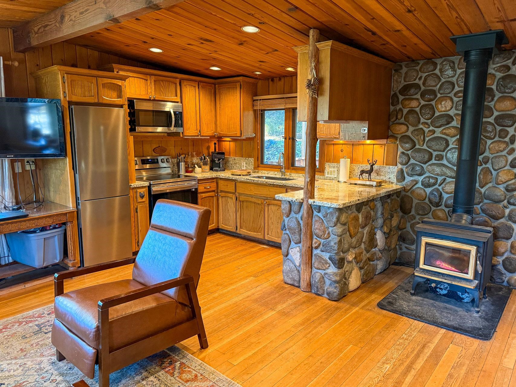 Detail Gallery Image 7 of 15 For 21819 Confidence Rd, Twain Harte,  CA 95383 - 2 Beds | 1 Baths