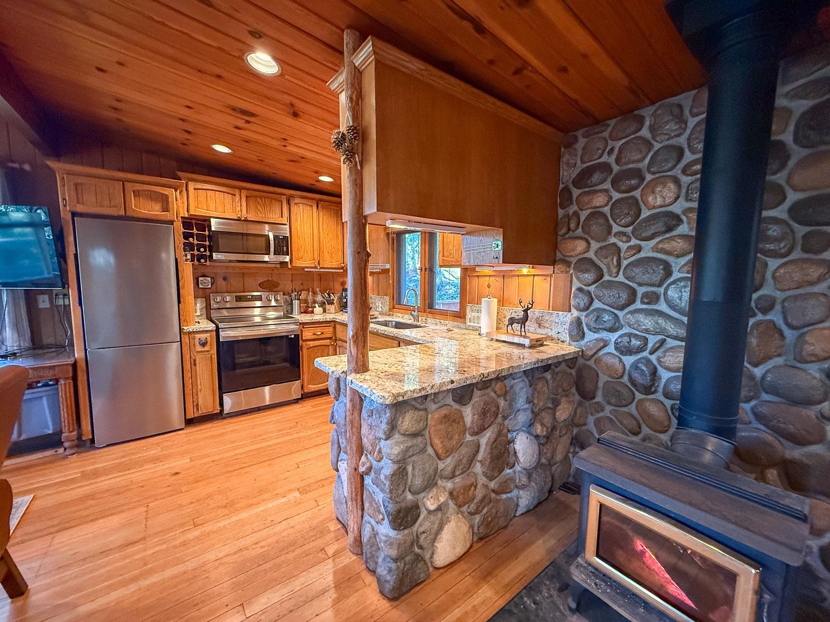 Detail Gallery Image 9 of 15 For 21819 Confidence Rd, Twain Harte,  CA 95383 - 2 Beds | 1 Baths