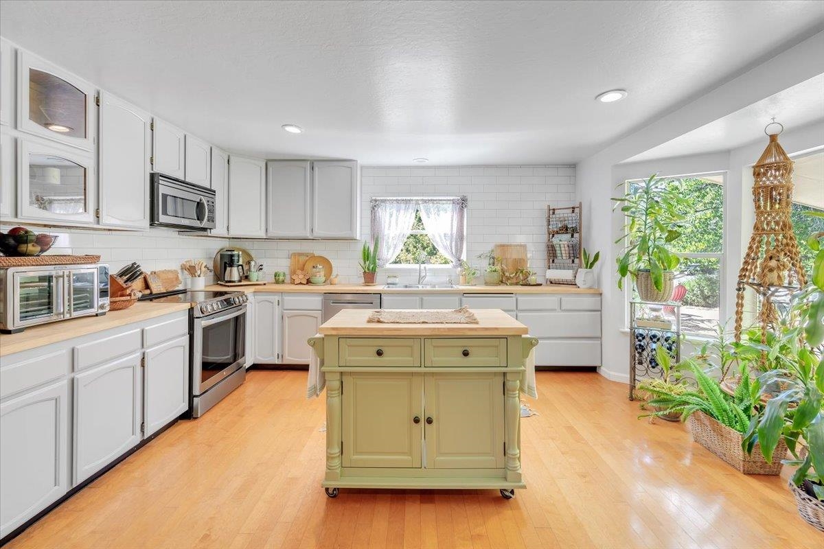 Front Image Thumbnail for EB41120557