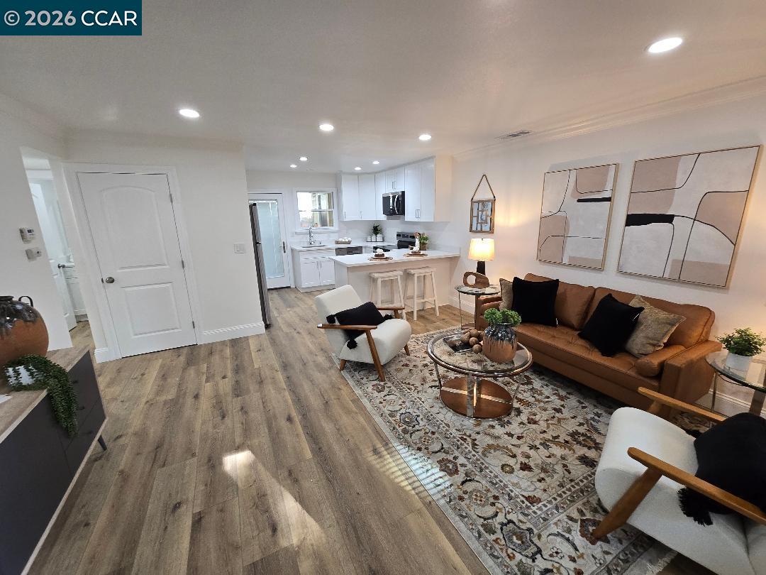 Photo #2: 41120564 Listing: Photo #2