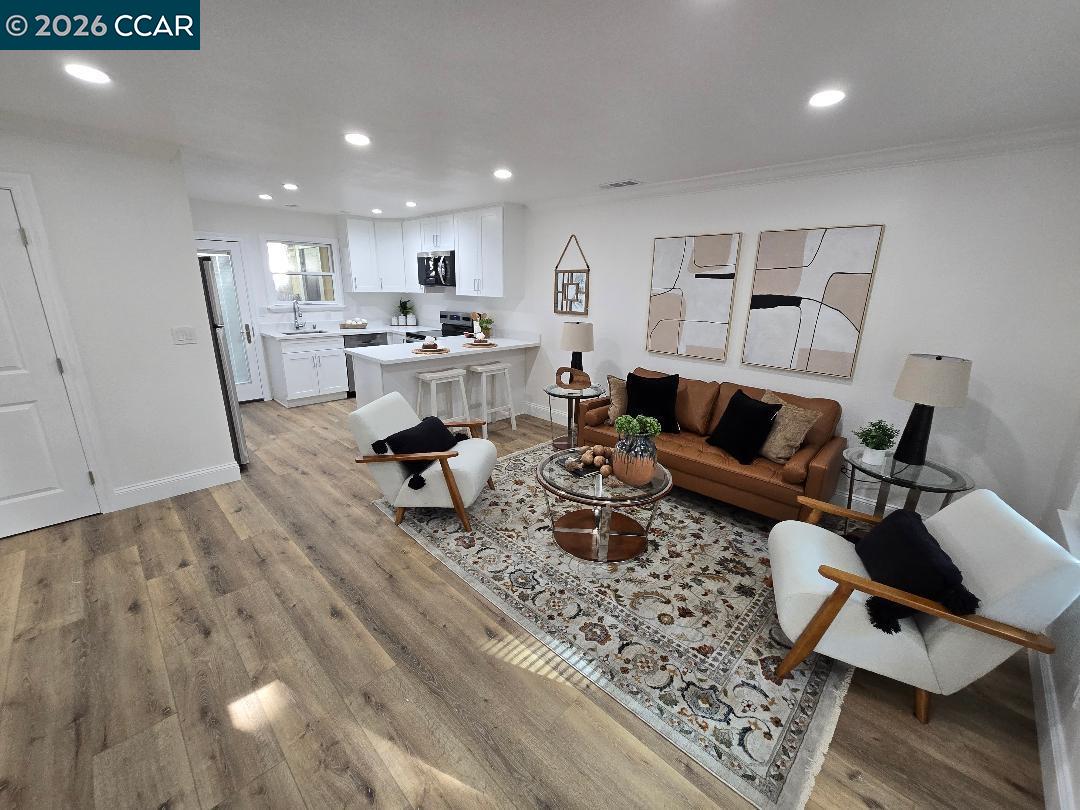 Photo #3: 41120564 Listing: Photo #3