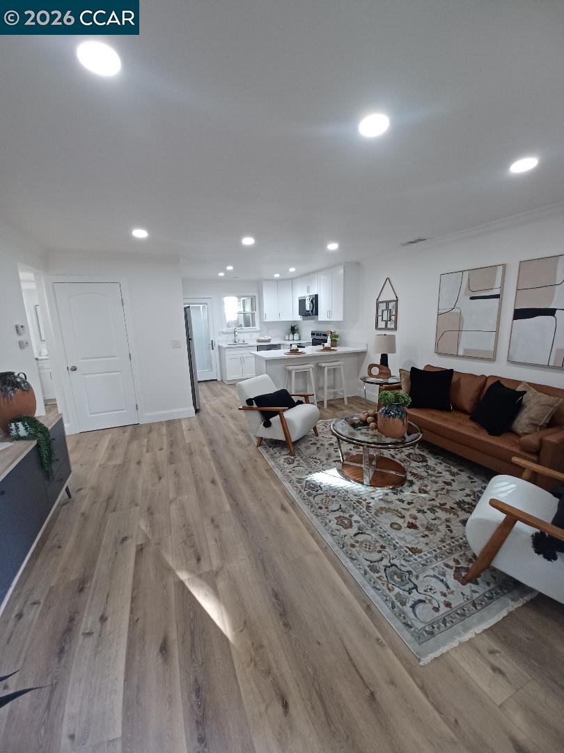 Photo #9: 41120564 Listing: Photo #9