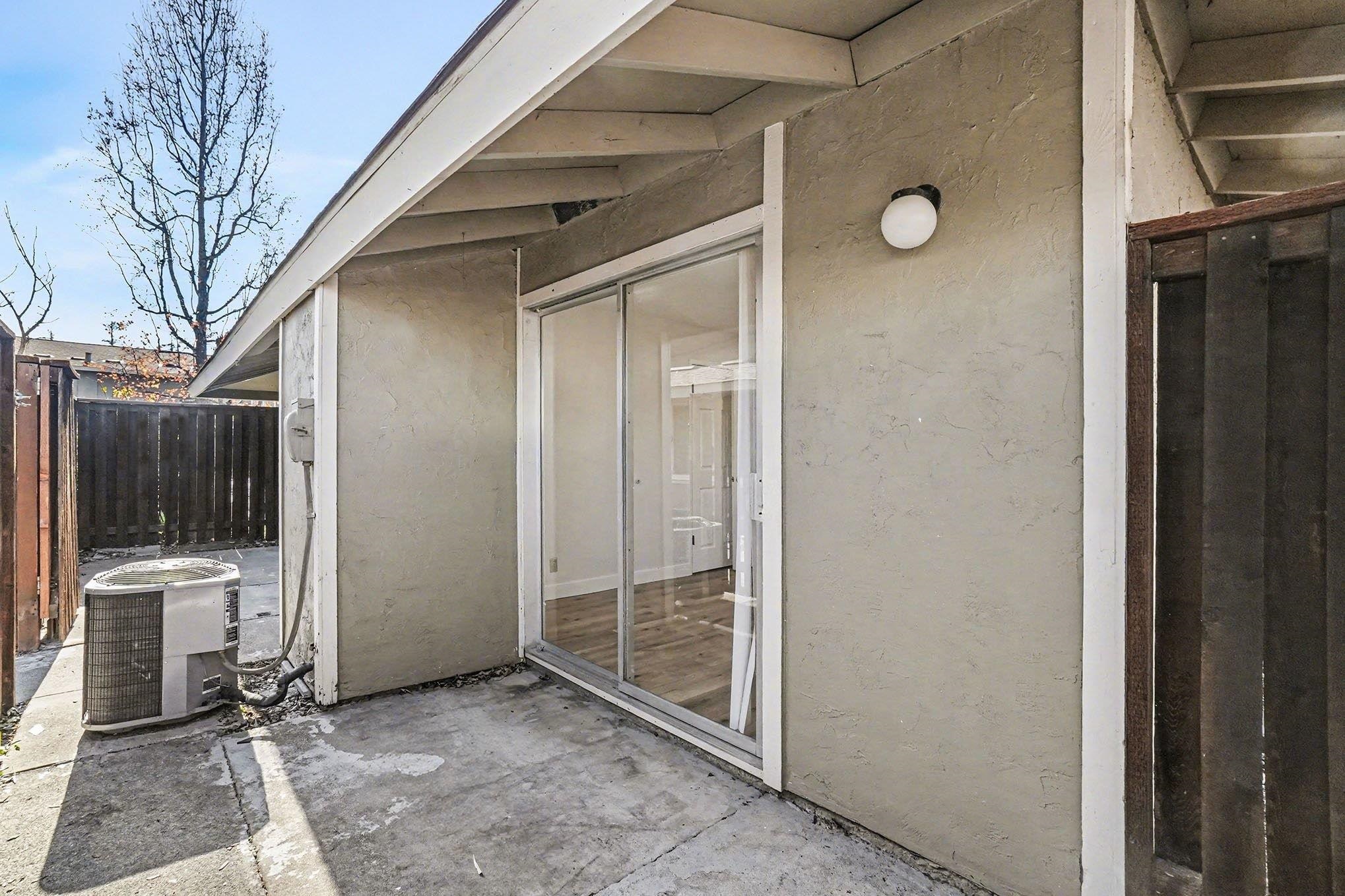 Detail Gallery Image 3 of 12 For 2009 Olivera Rd #D,  Concord,  CA 94520 - 2 Beds | 1 Baths