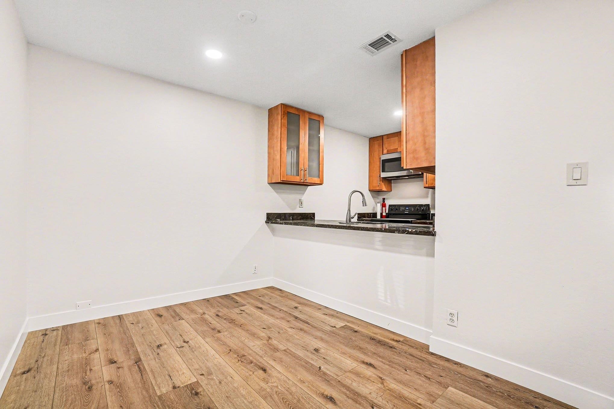 Detail Gallery Image 6 of 12 For 2009 Olivera Rd #D,  Concord,  CA 94520 - 2 Beds | 1 Baths