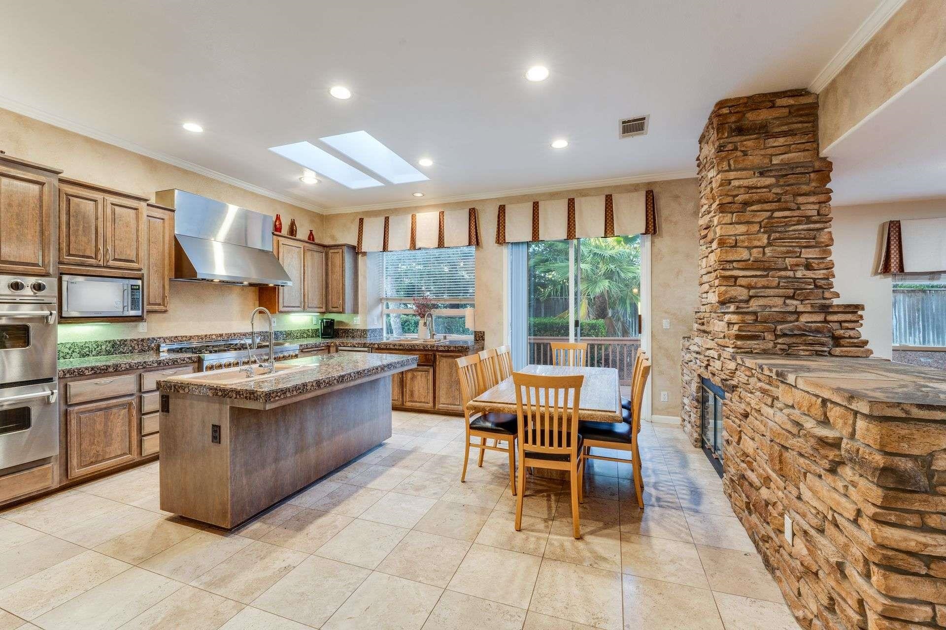 Detail Gallery Image 13 of 53 For 1105 Peacock Creek Drive, Clayton,  CA 94517 - 5 Beds | 3/1 Baths