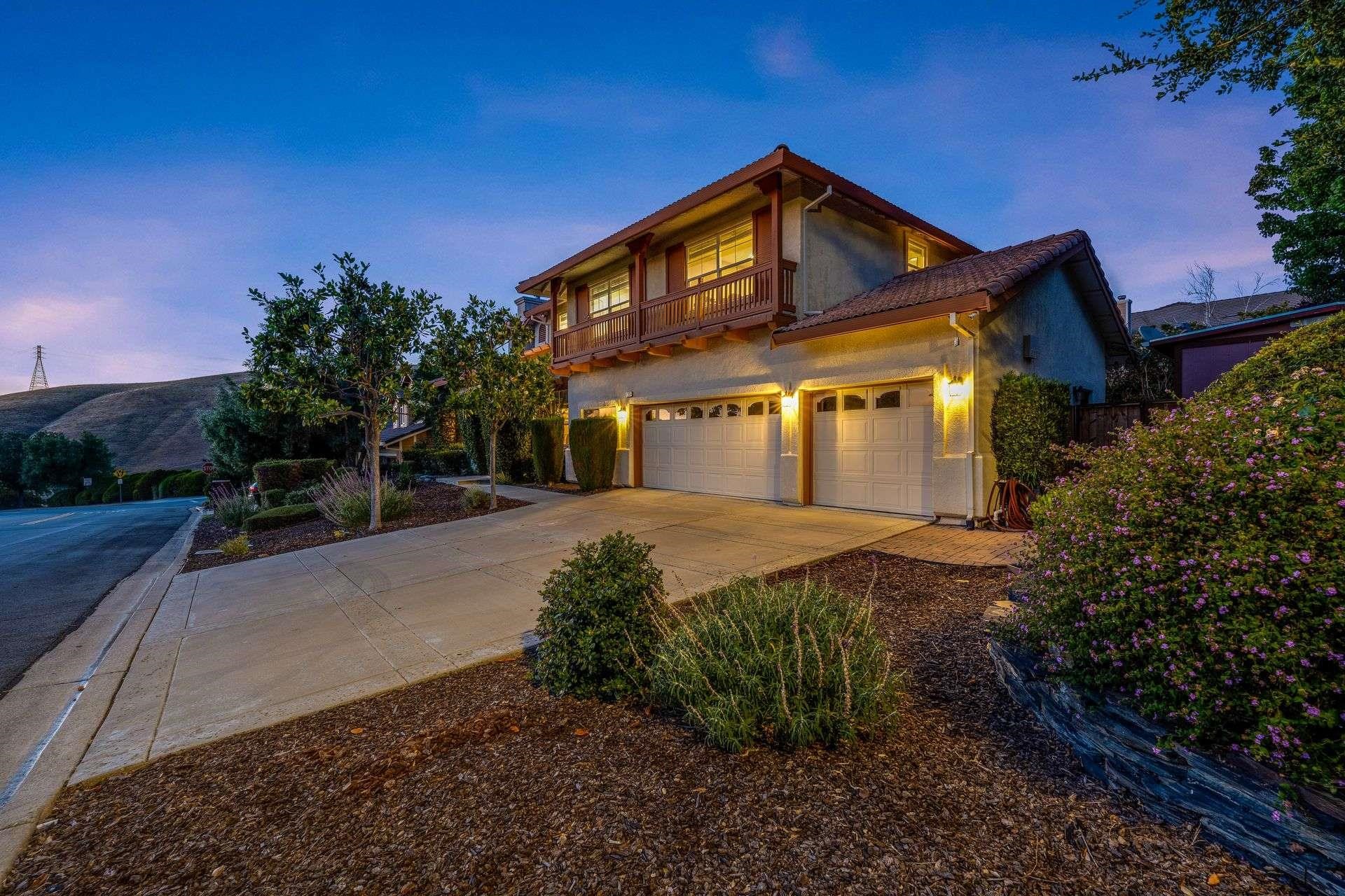 Detail Gallery Image 4 of 53 For 1105 Peacock Creek Drive, Clayton,  CA 94517 - 5 Beds | 3/1 Baths