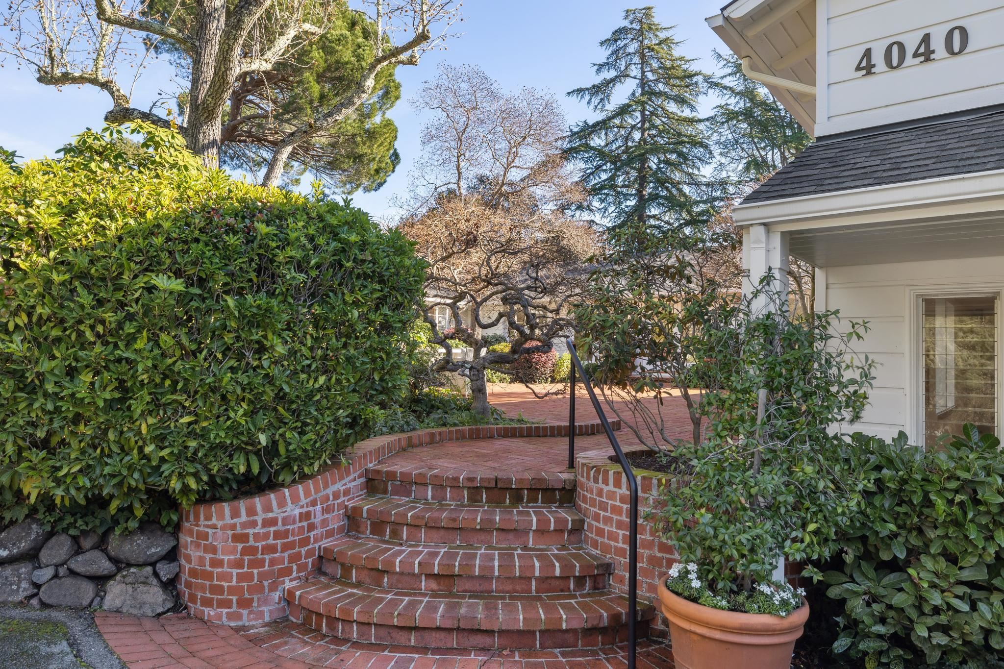 Detail Gallery Image 2 of 60 For 4040 Los Arabis Drive, Lafayette,  CA 94549 - 5 Beds | 4/1 Baths