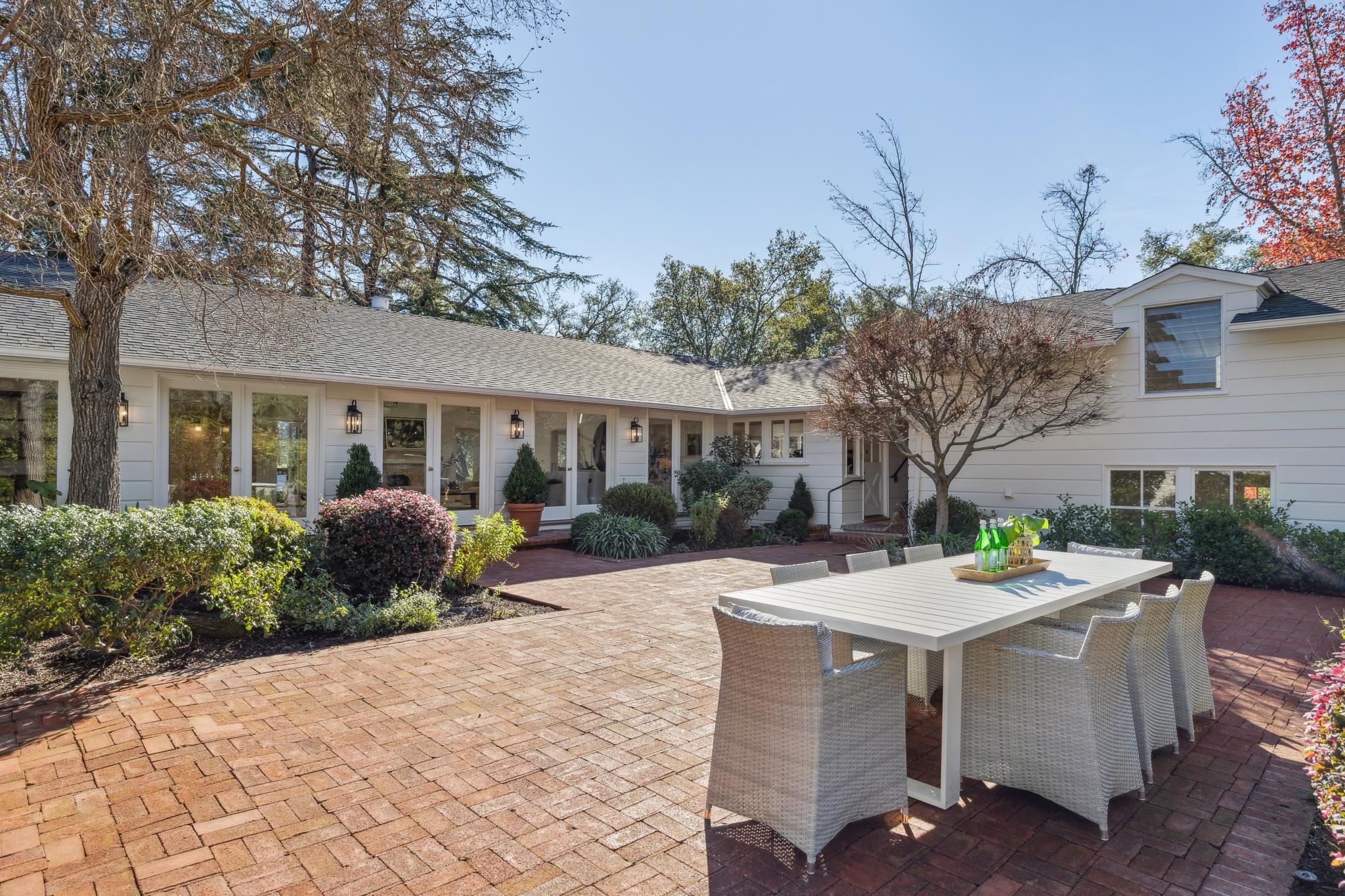 Detail Gallery Image 4 of 60 For 4040 Los Arabis Drive, Lafayette,  CA 94549 - 5 Beds | 4/1 Baths