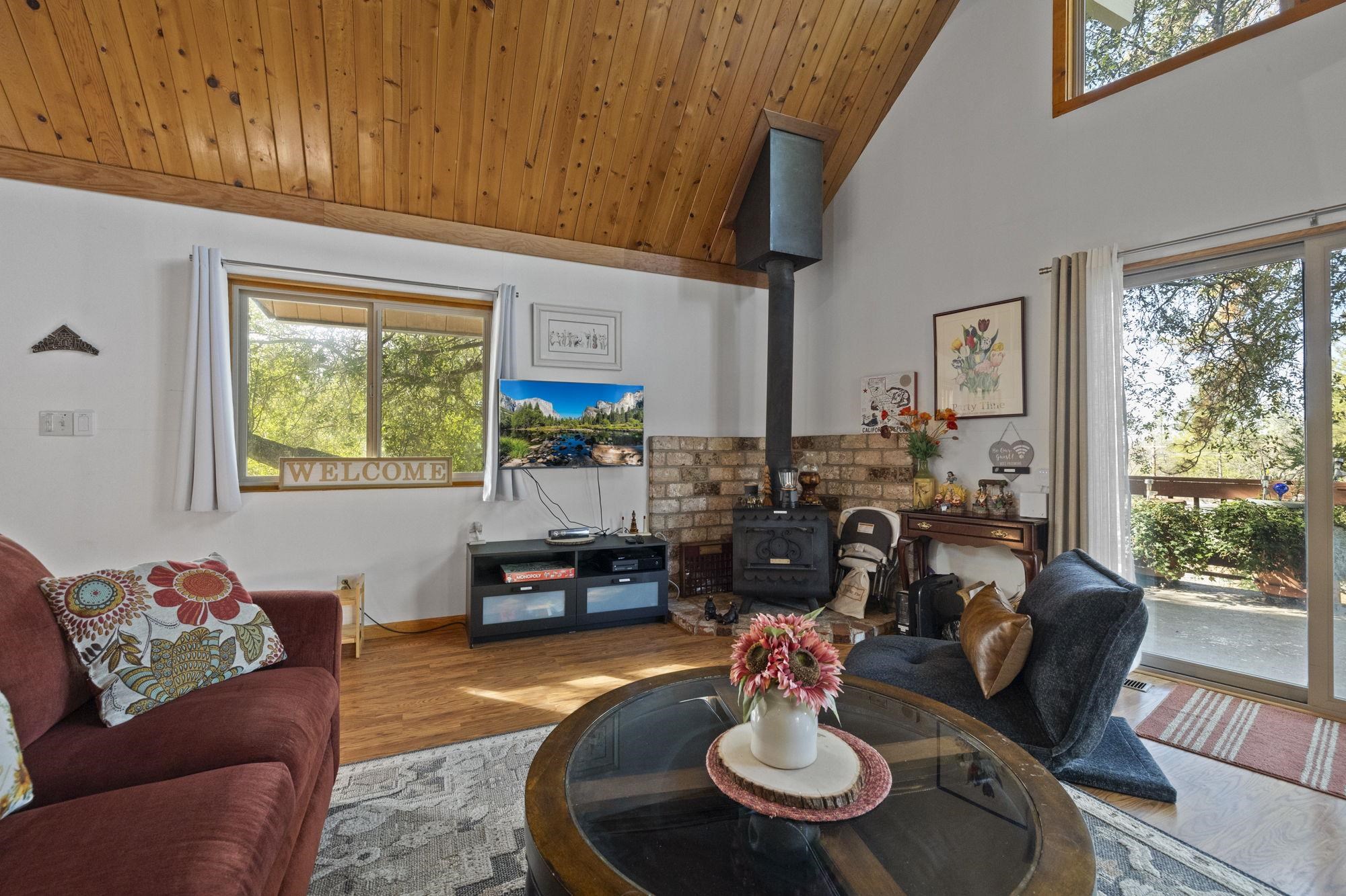 Detail Gallery Image 5 of 30 For 13161 Jackson Mill Dr, Groveland,  CA 95321 - 3 Beds | 2 Baths