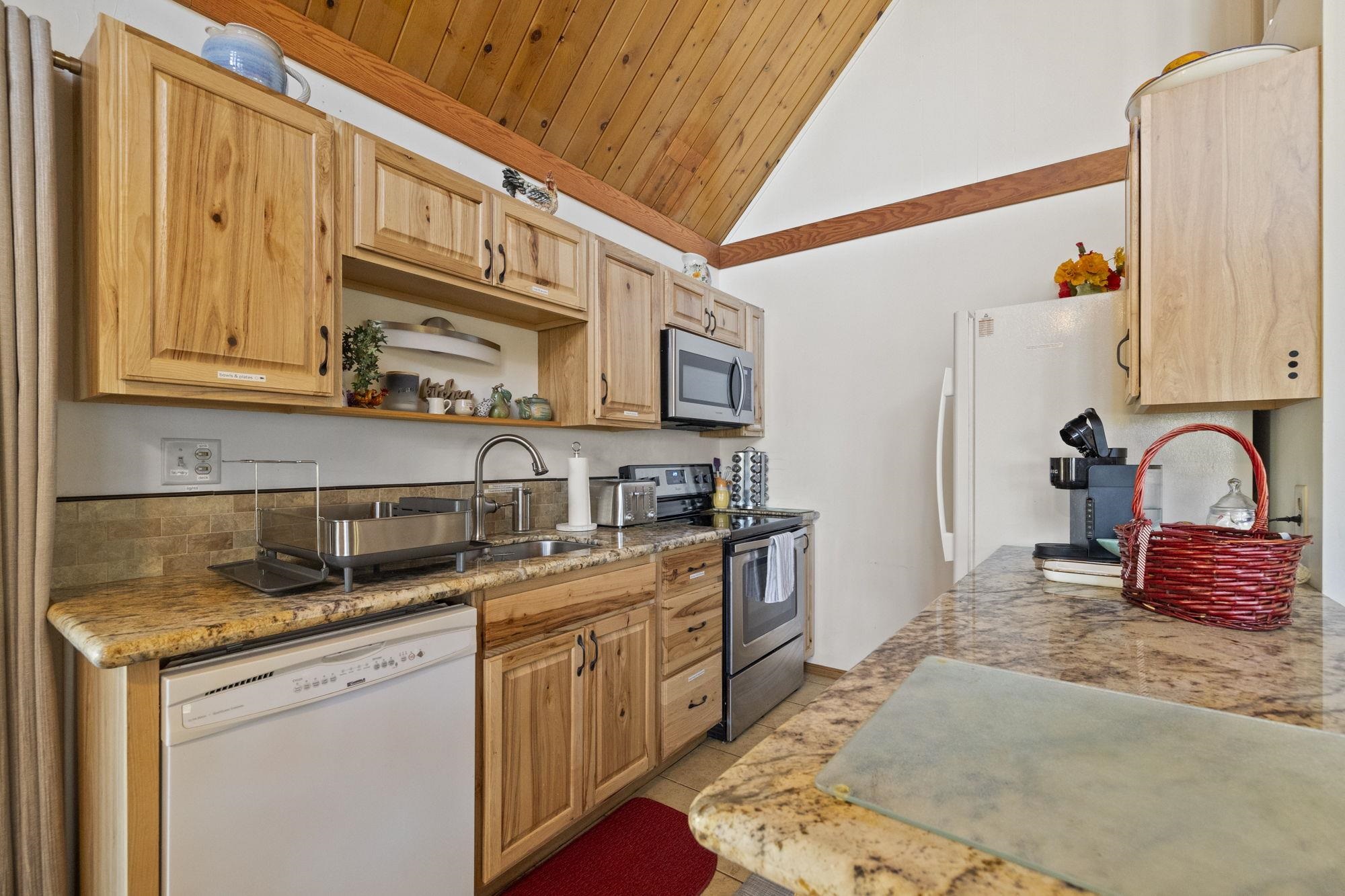 Detail Gallery Image 9 of 30 For 13161 Jackson Mill Dr, Groveland,  CA 95321 - 3 Beds | 2 Baths
