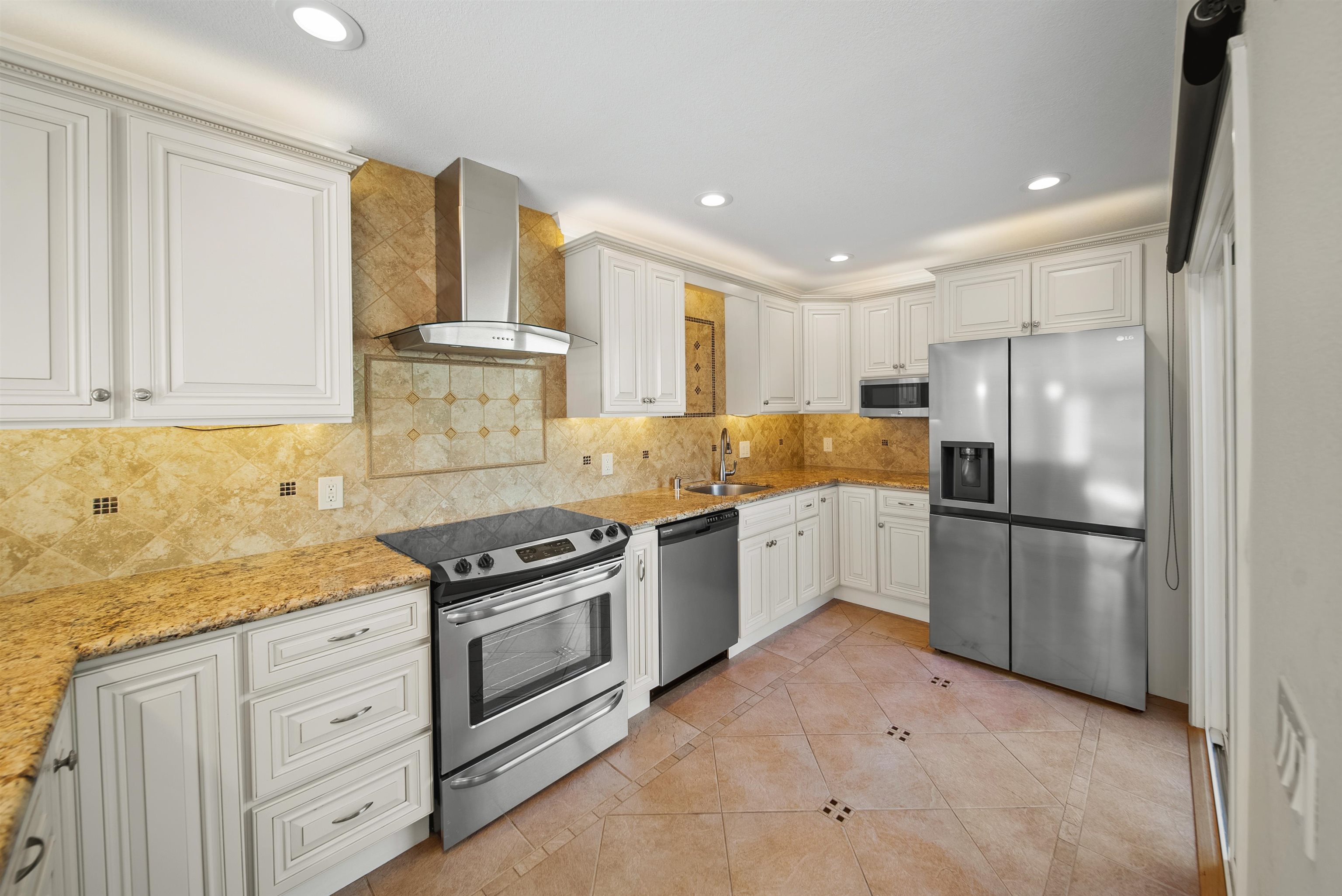 Photo #5: 41120597 Listing: Photo #5