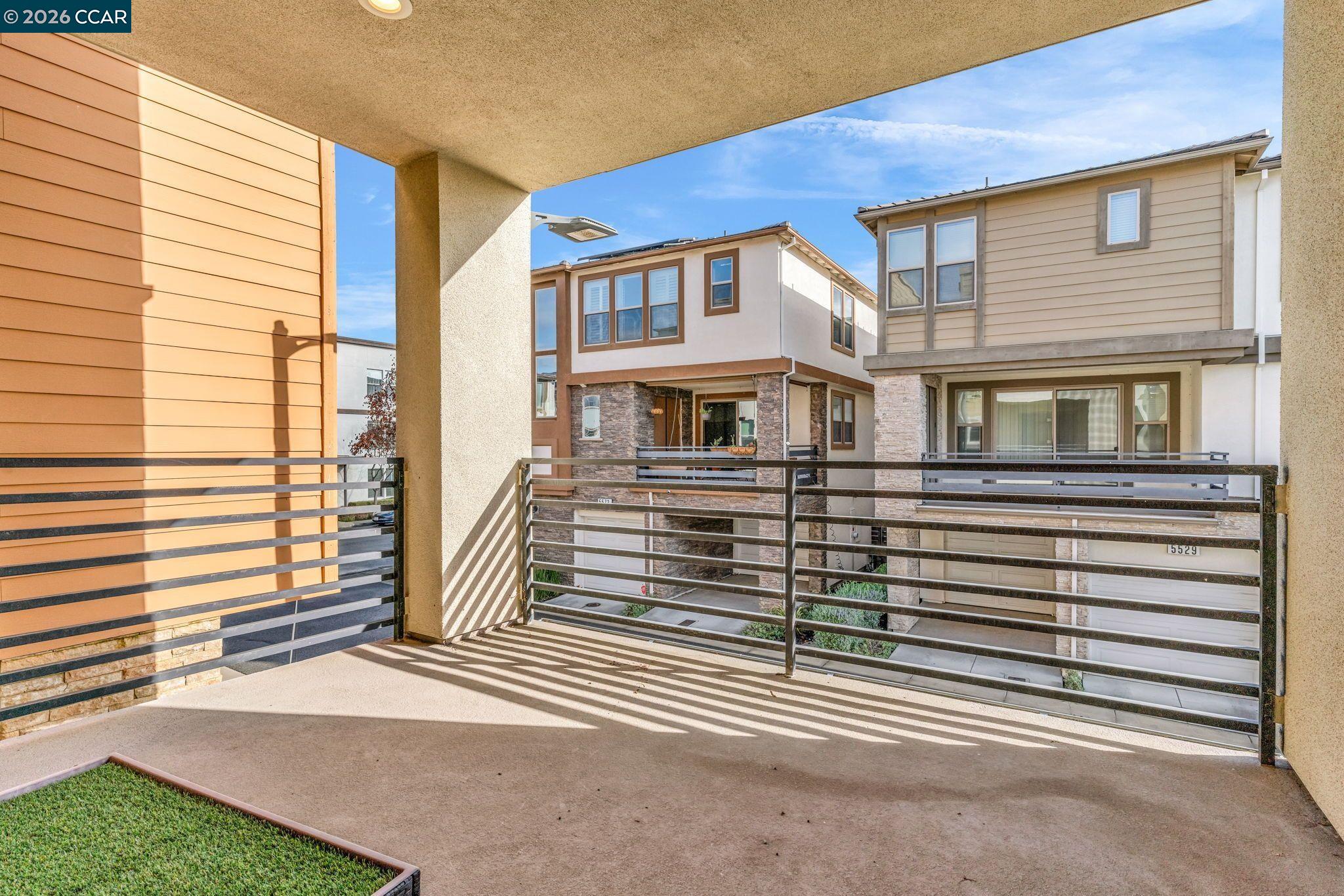 Detail Gallery Image 15 of 22 For 5535 Horizon Pkwy, Dublin,  CA 94568 - 4 Beds | 3/1 Baths