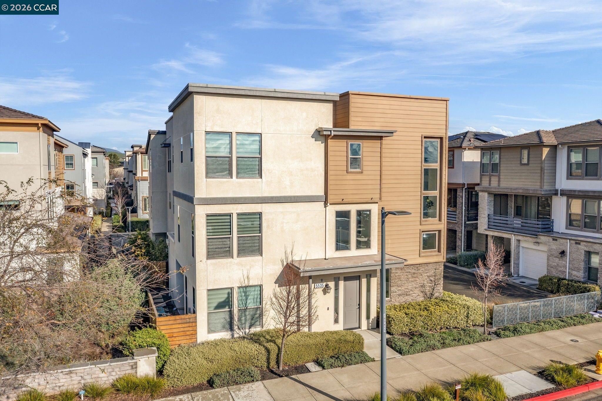 Detail Gallery Image 17 of 22 For 5535 Horizon Pkwy, Dublin,  CA 94568 - 4 Beds | 3/1 Baths