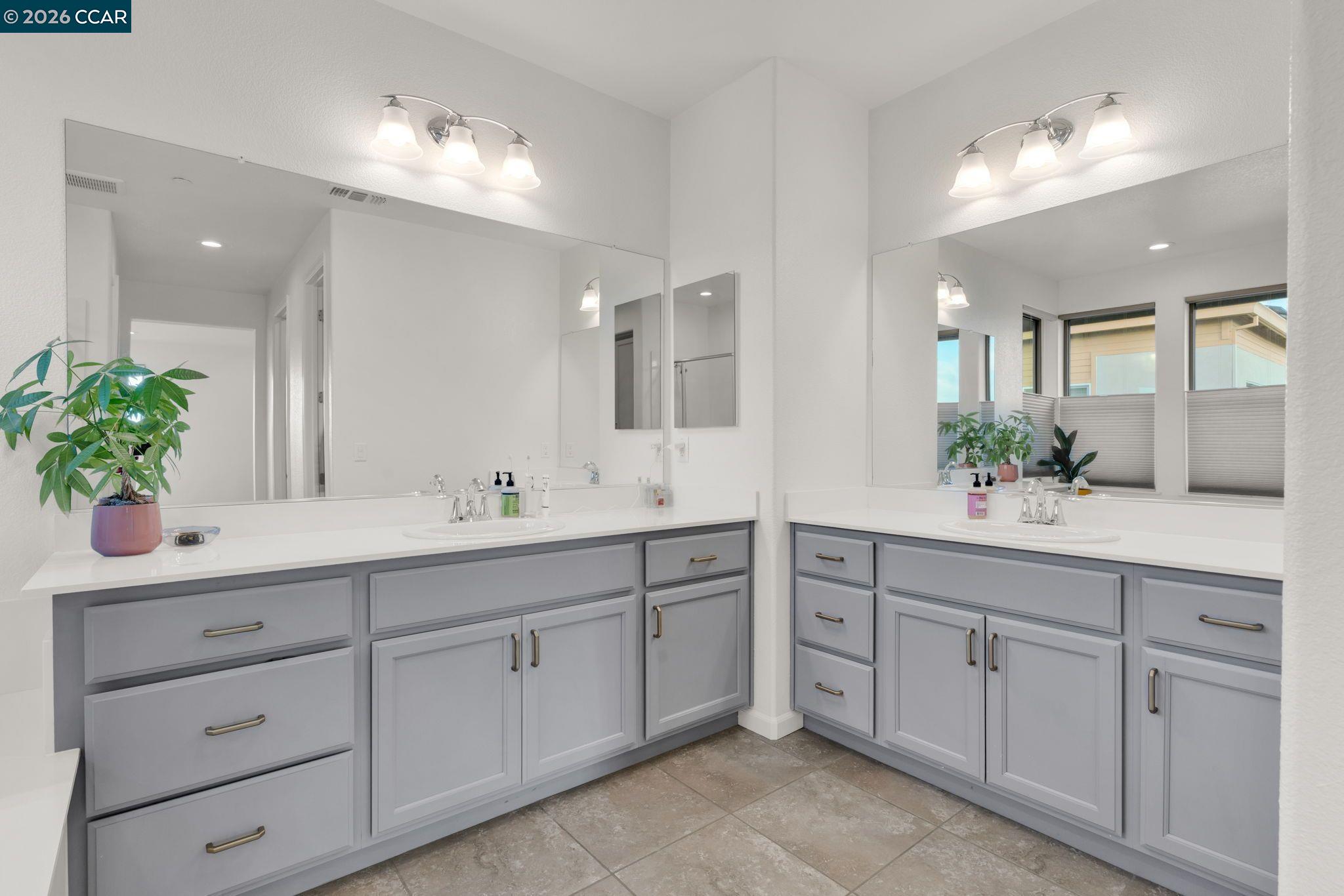 Detail Gallery Image 6 of 22 For 5535 Horizon Pkwy, Dublin,  CA 94568 - 4 Beds | 3/1 Baths