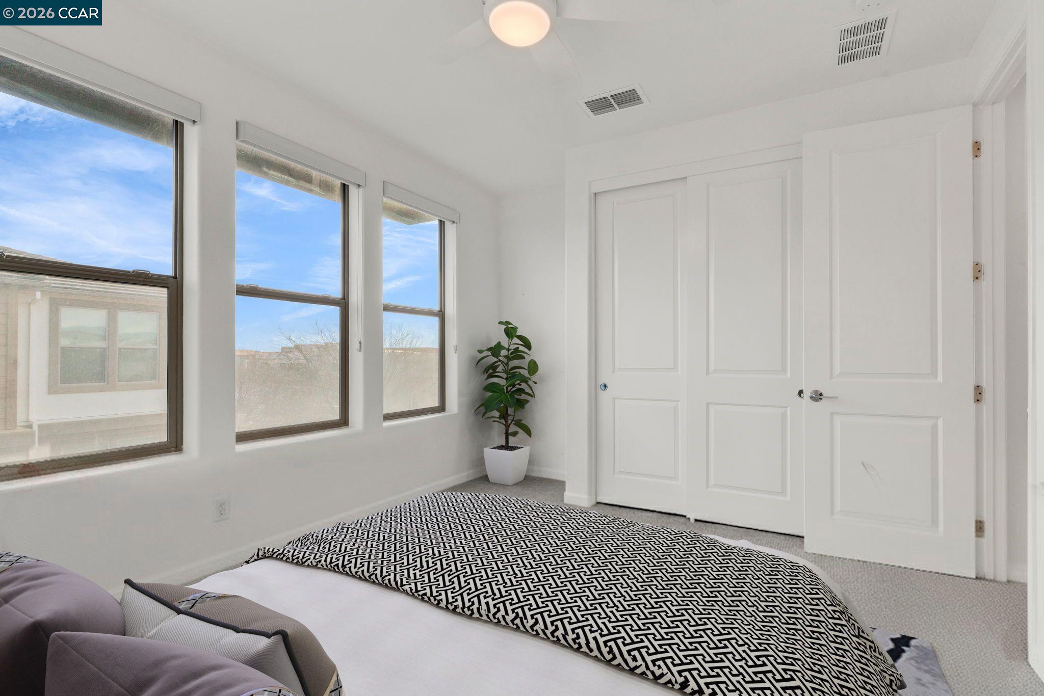 Detail Gallery Image 8 of 22 For 5535 Horizon Pkwy, Dublin,  CA 94568 - 4 Beds | 3/1 Baths