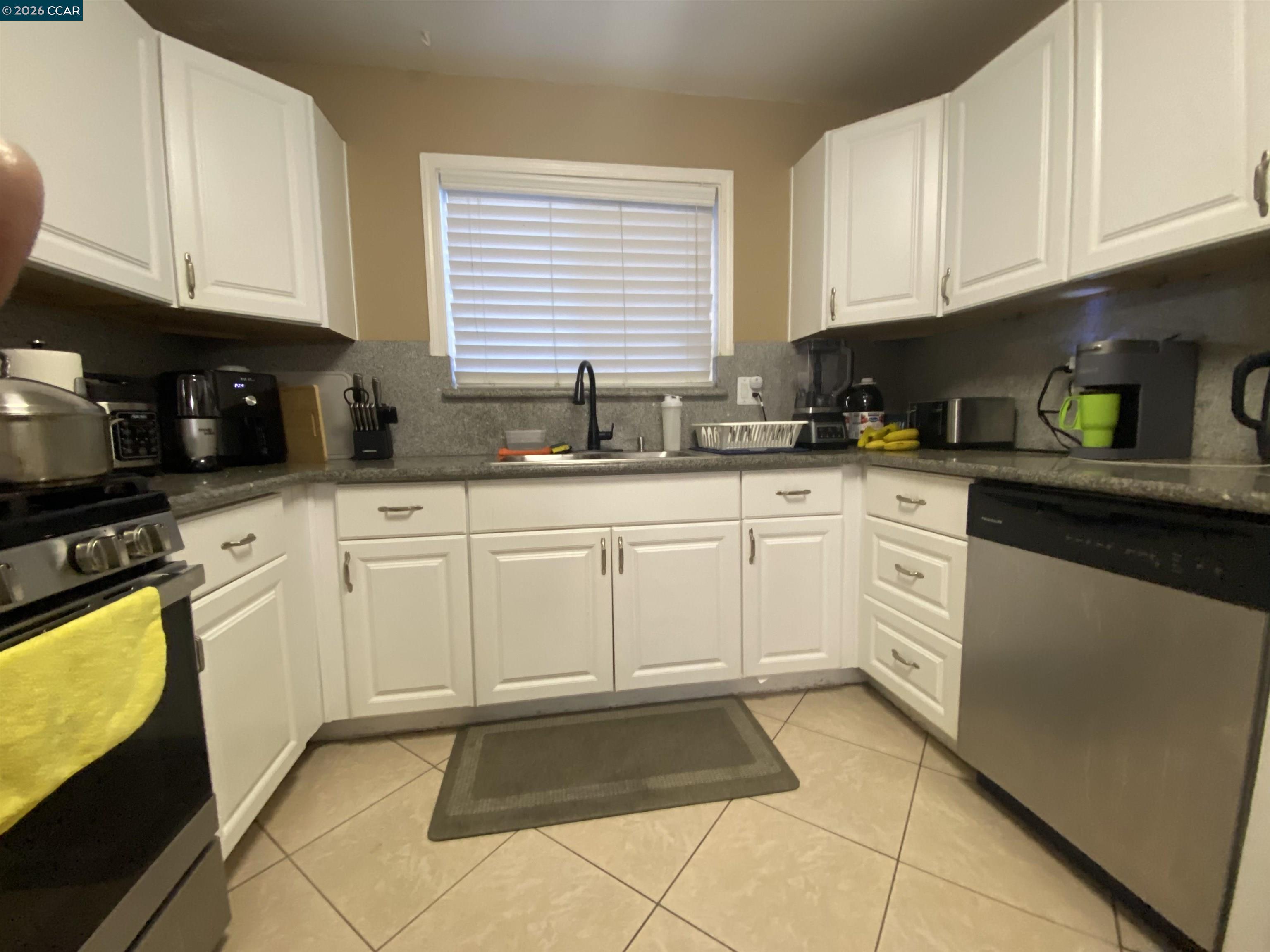 Detail Gallery Image 5 of 15 For 2956 Mckenzie Dr, Richmond,  CA 94806 - 3 Beds | 1/1 Baths