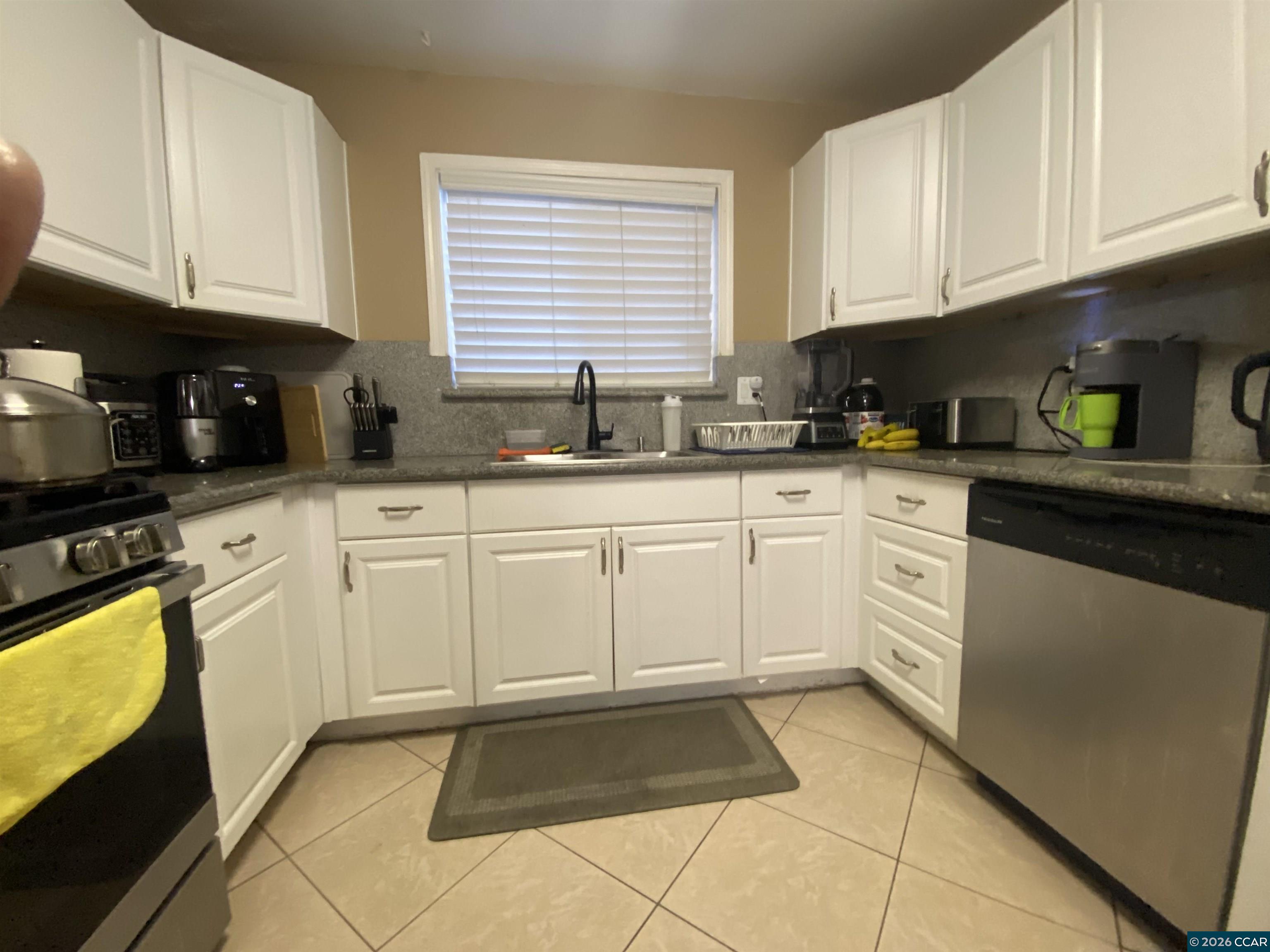 Detail Gallery Image 5 of 14 For 2956 Mckenzie Dr, Richmond,  CA 94806 - 3 Beds | 1/1 Baths