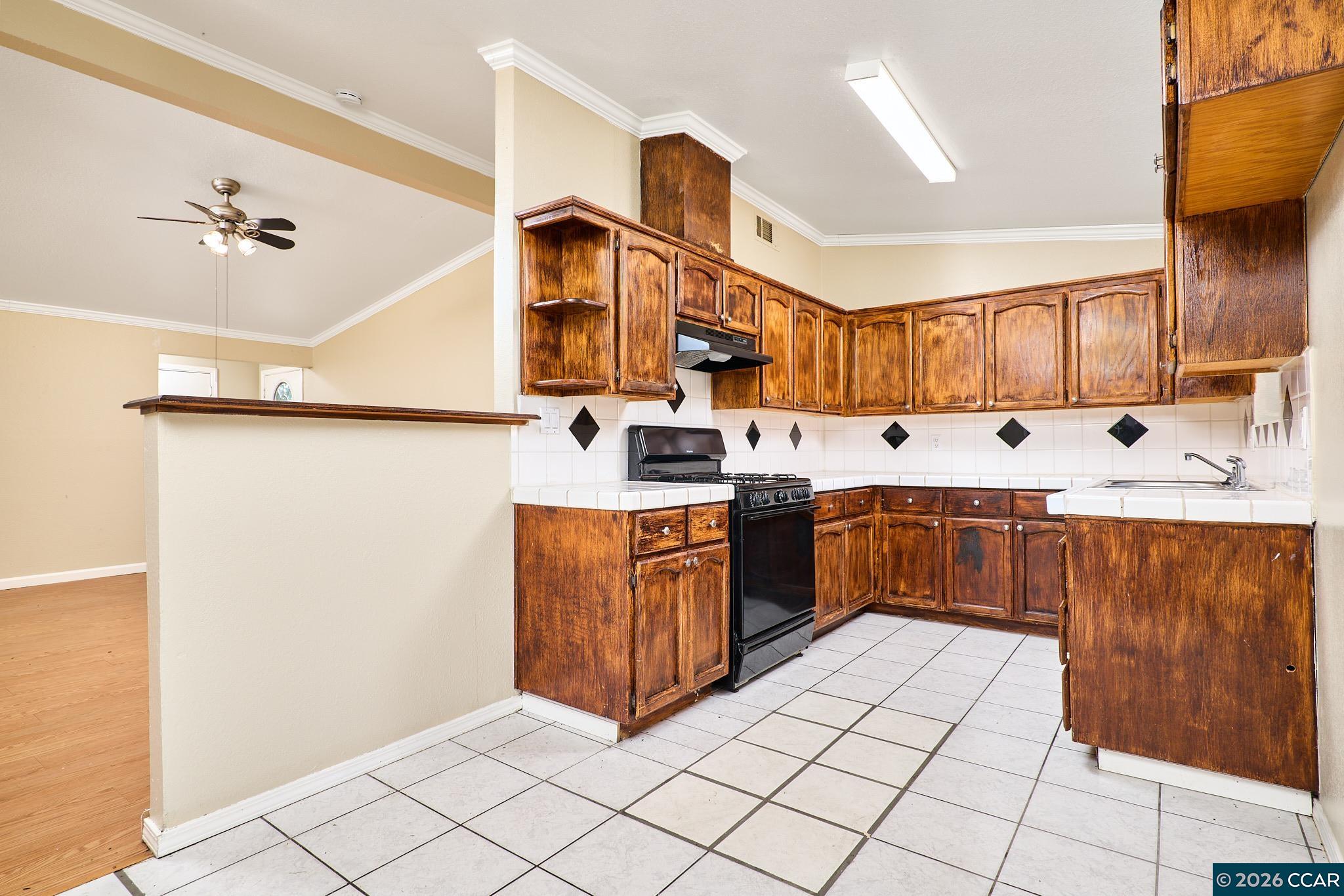 Detail Gallery Image 2 of 20 For 6628 Thomas Dr, North Highlands,  CA 95660 - 3 Beds | 2 Baths