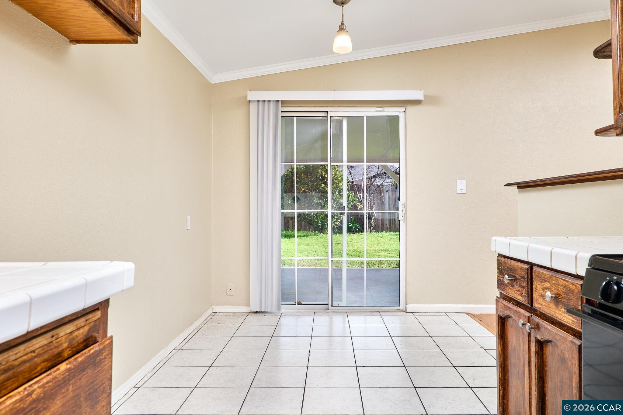 Detail Gallery Image 4 of 20 For 6628 Thomas Dr, North Highlands,  CA 95660 - 3 Beds | 2 Baths