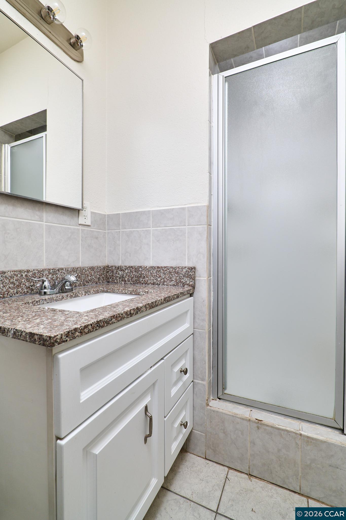 Detail Gallery Image 5 of 20 For 6628 Thomas Dr, North Highlands,  CA 95660 - 3 Beds | 2 Baths