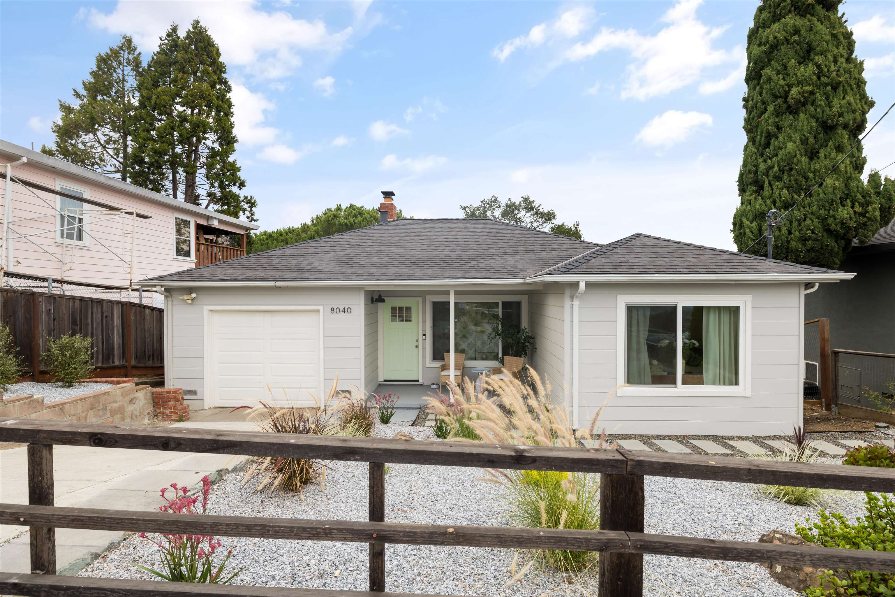 Detail Gallery Image 2 of 29 For 8040 Crest, Oakland,  CA 94605 - 3 Beds | 2 Baths