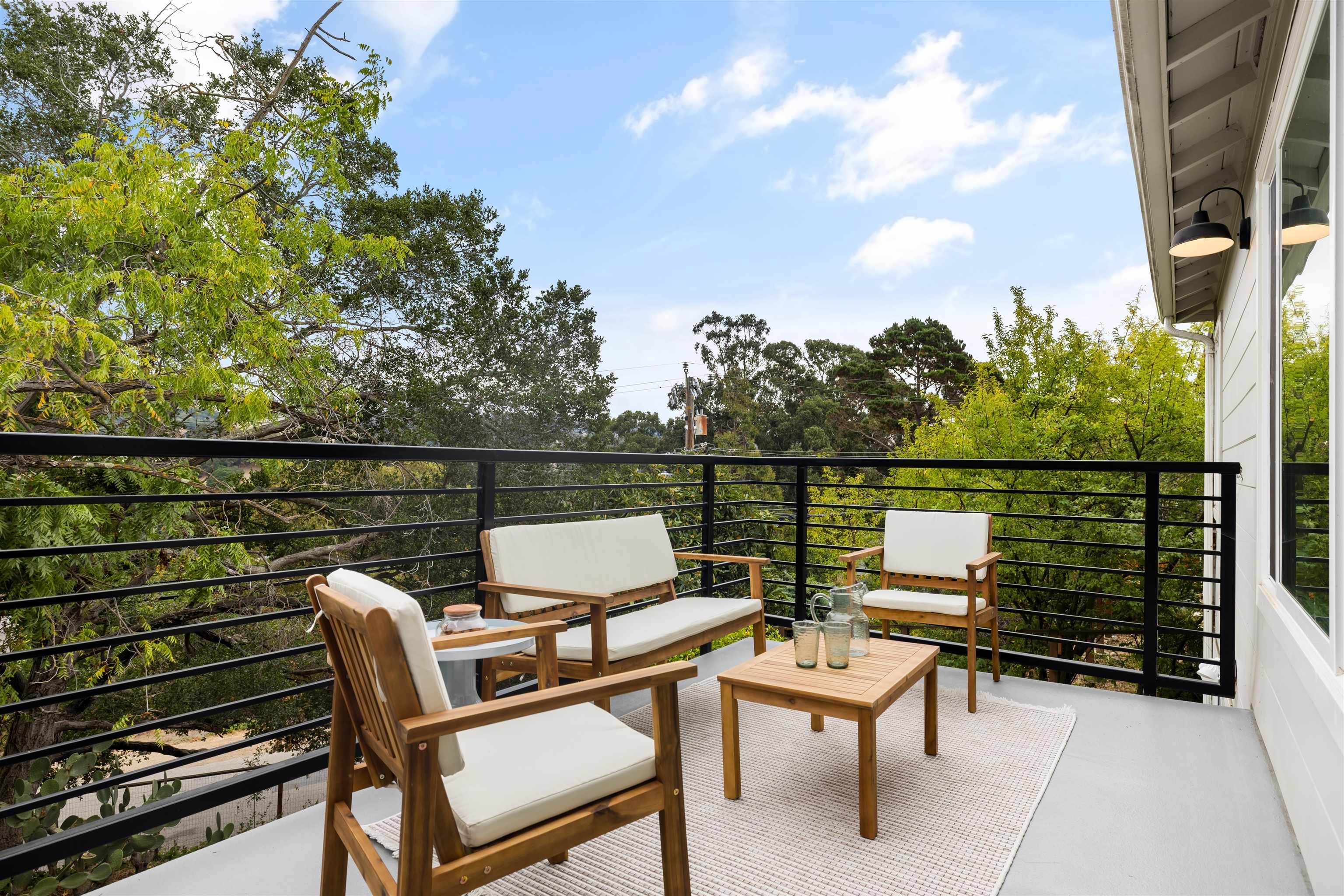 Detail Gallery Image 13 of 29 For 8040 Crest, Oakland,  CA 94605 - 3 Beds | 2 Baths