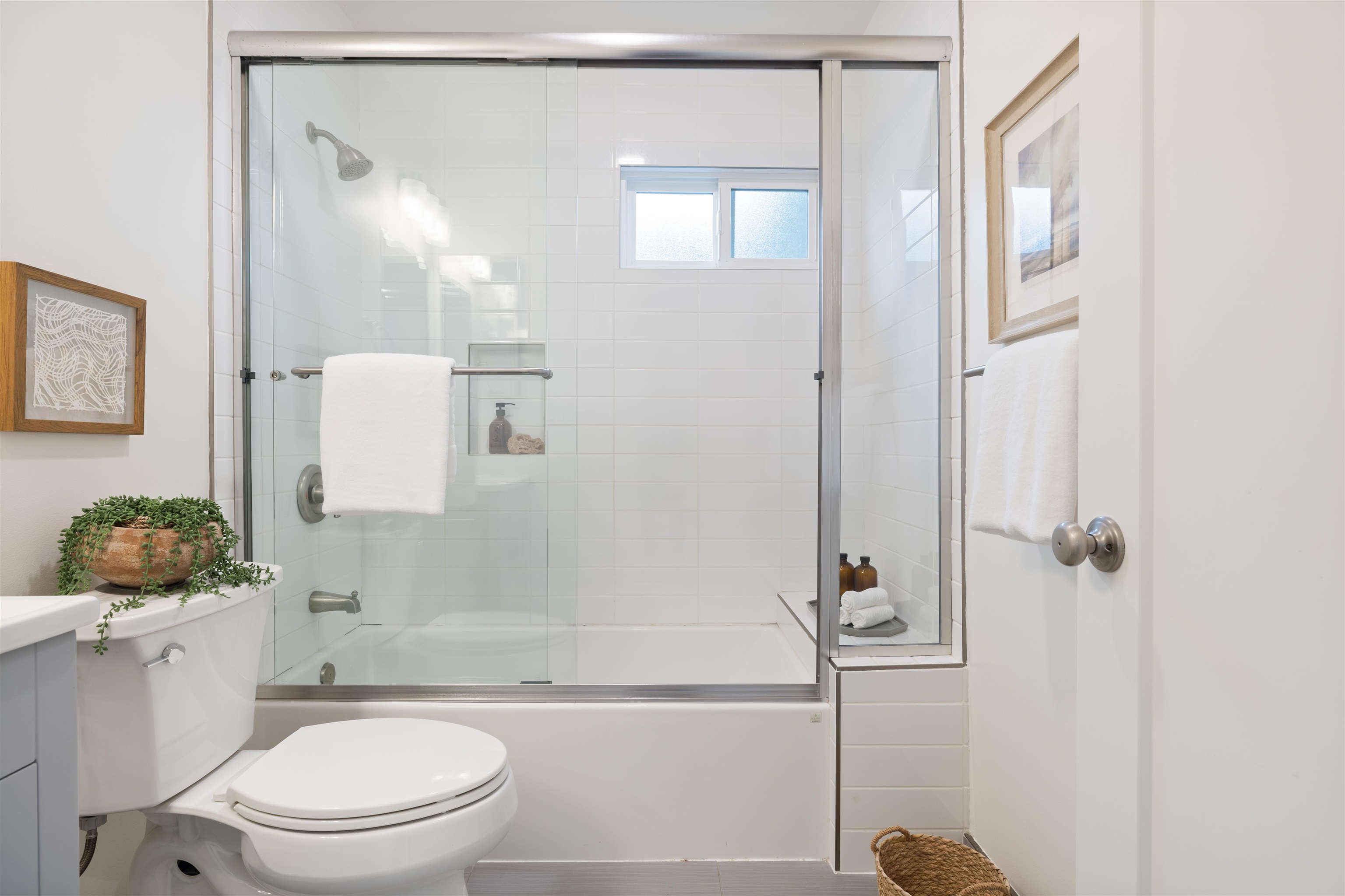 Detail Gallery Image 19 of 29 For 8040 Crest, Oakland,  CA 94605 - 3 Beds | 2 Baths