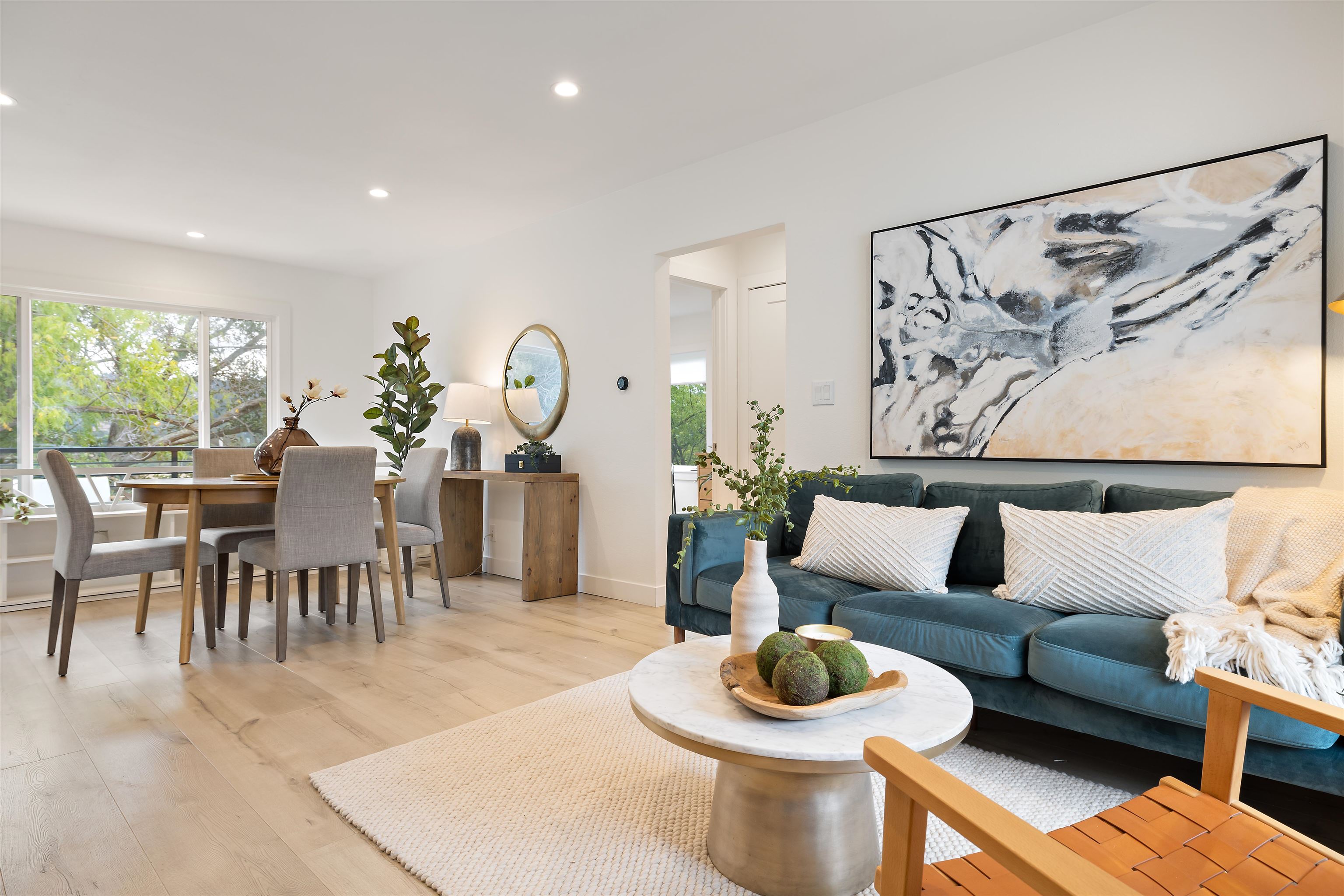 Detail Gallery Image 3 of 29 For 8040 Crest, Oakland,  CA 94605 - 3 Beds | 2 Baths