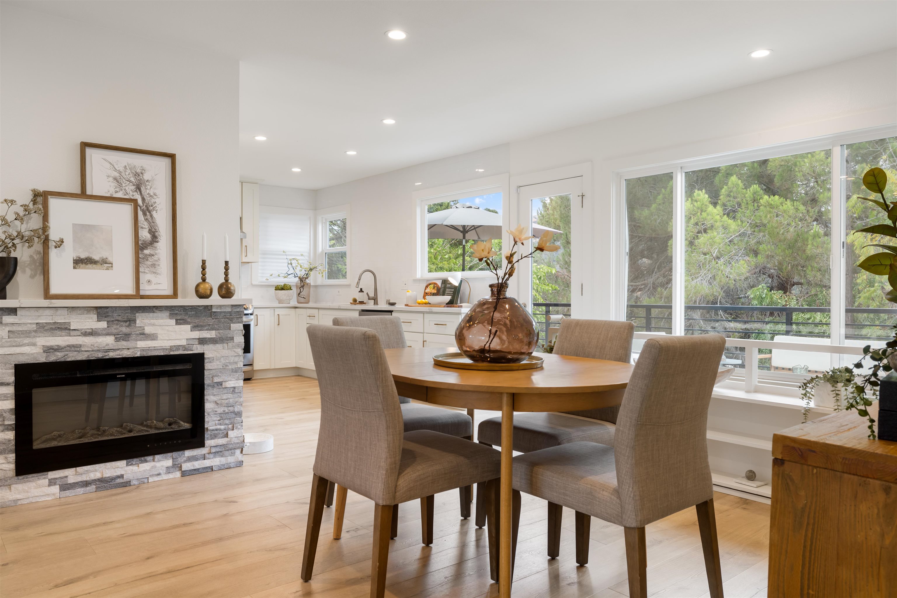 Detail Gallery Image 5 of 29 For 8040 Crest, Oakland,  CA 94605 - 3 Beds | 2 Baths