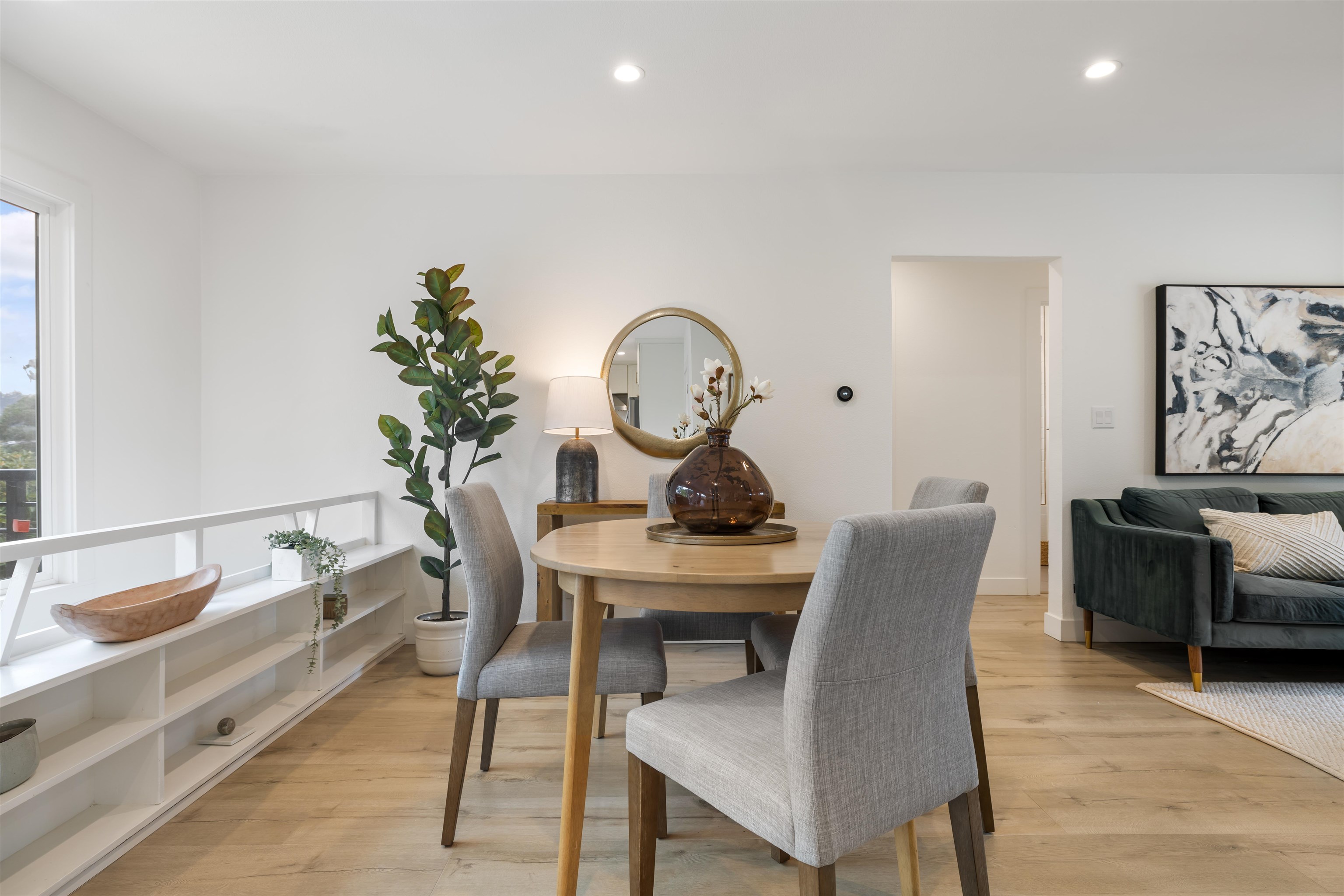 Detail Gallery Image 7 of 29 For 8040 Crest, Oakland,  CA 94605 - 3 Beds | 2 Baths