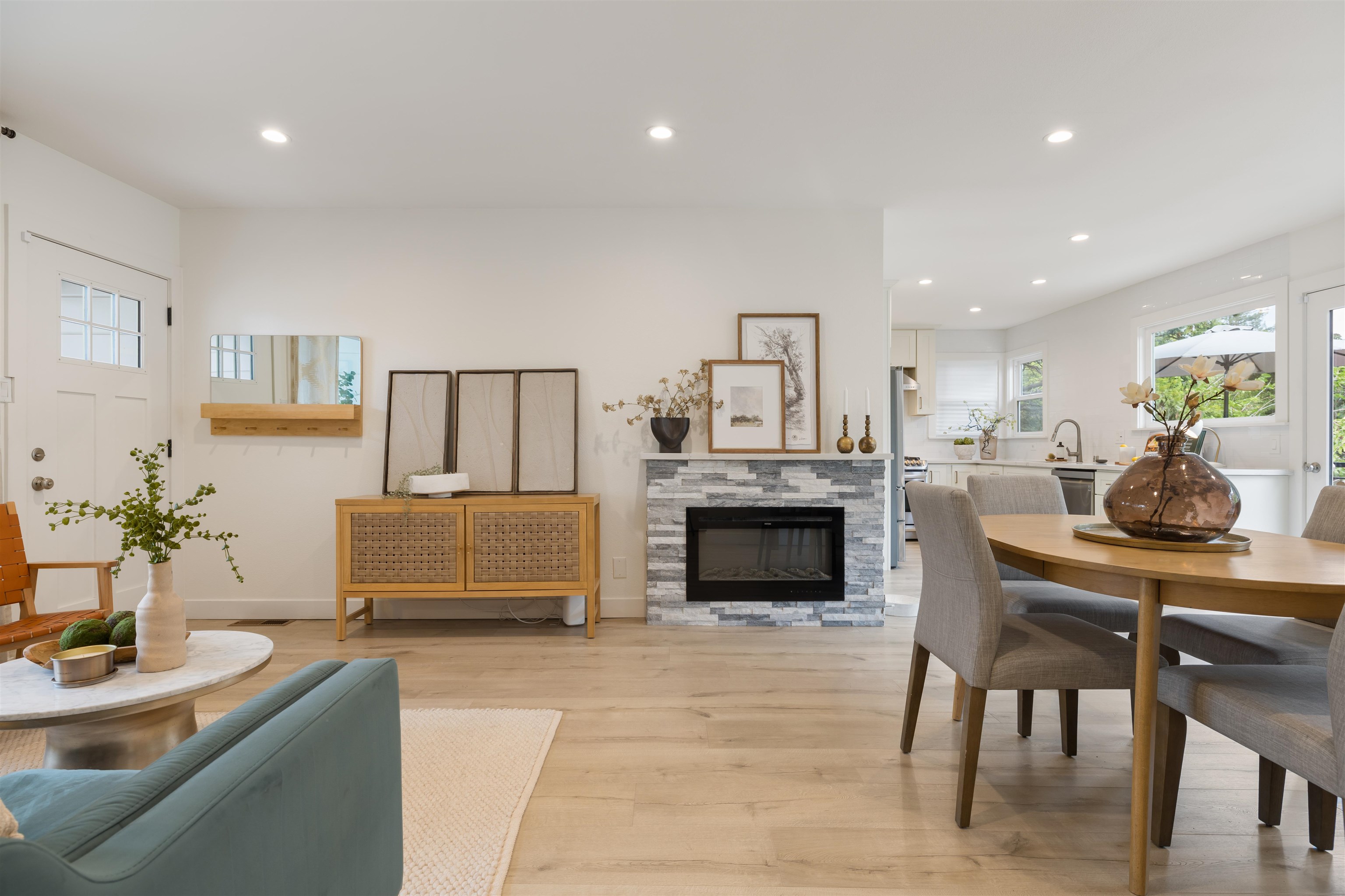 Detail Gallery Image 9 of 29 For 8040 Crest, Oakland,  CA 94605 - 3 Beds | 2 Baths