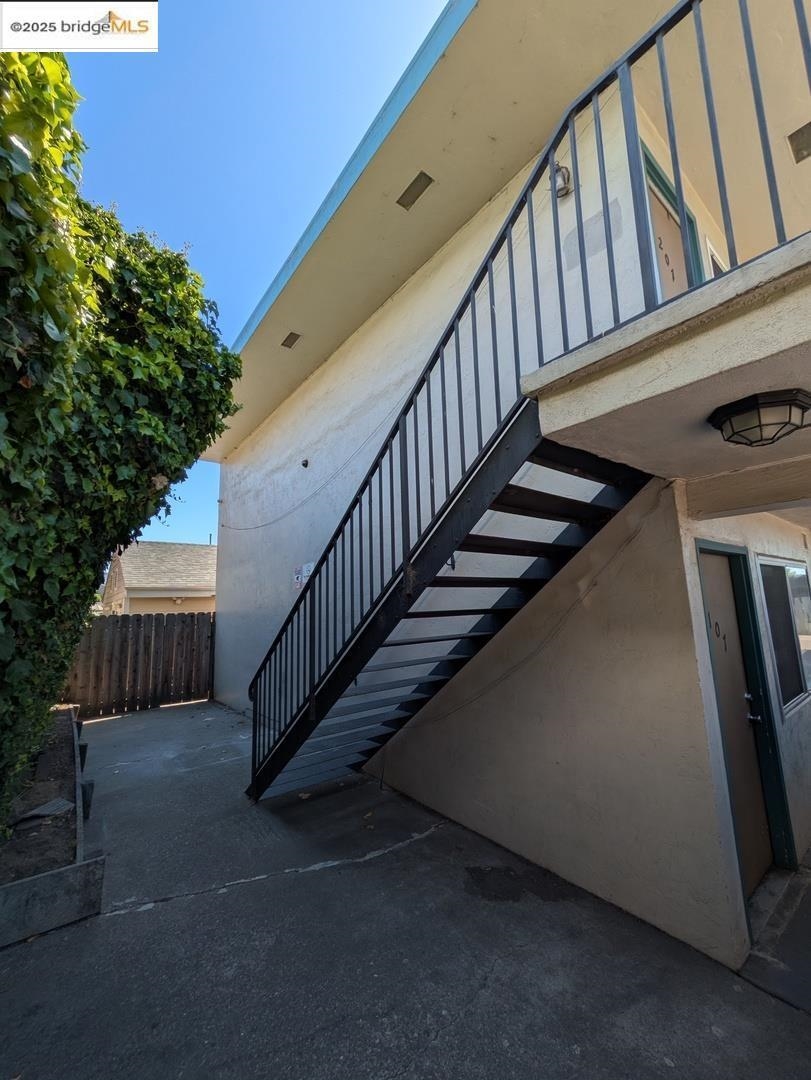 Detail Gallery Image 8 of 13 For 1213 San Pablo Ave, Berkeley,  CA 94706 - – Beds | – Baths