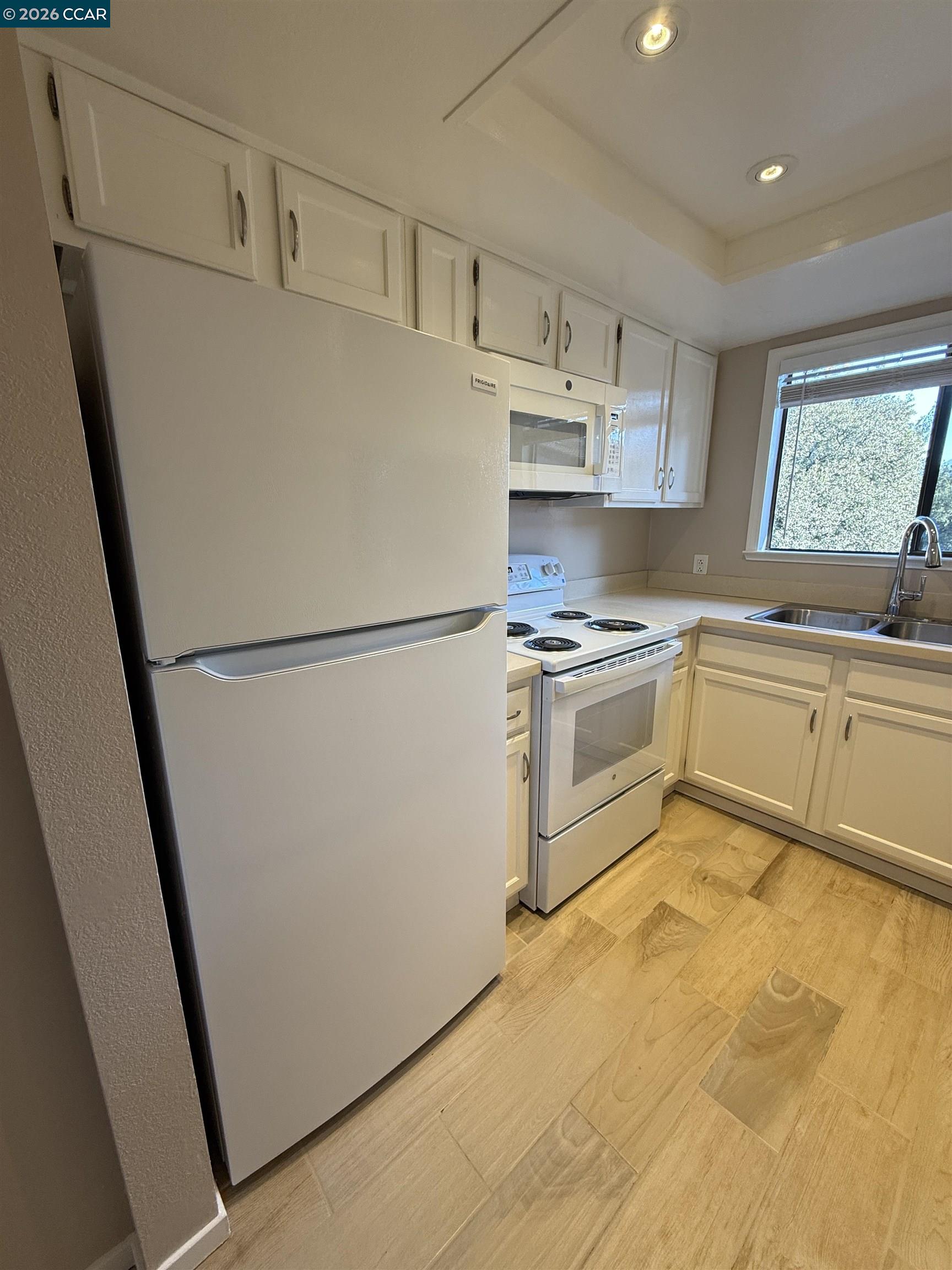 Photo #2: 41120615 Listing: Photo #2