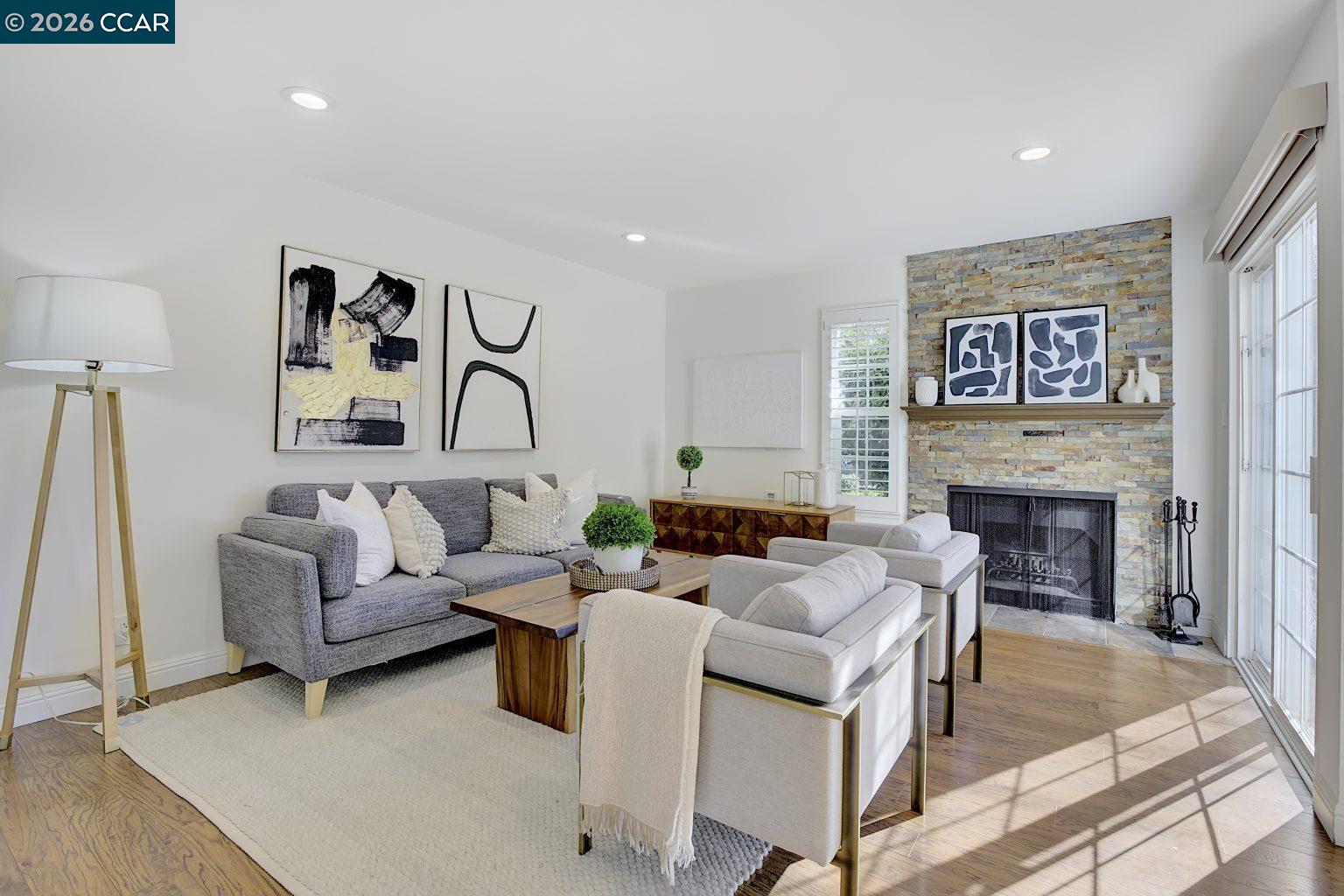 Photo #3: 41120618 Listing: Photo #3