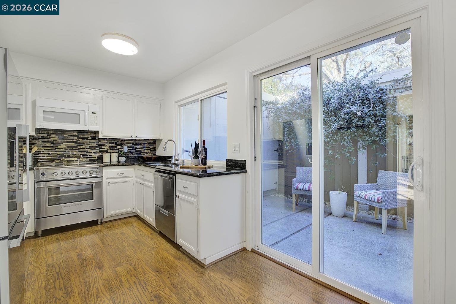 Photo #5: 41120618 Listing: Photo #5