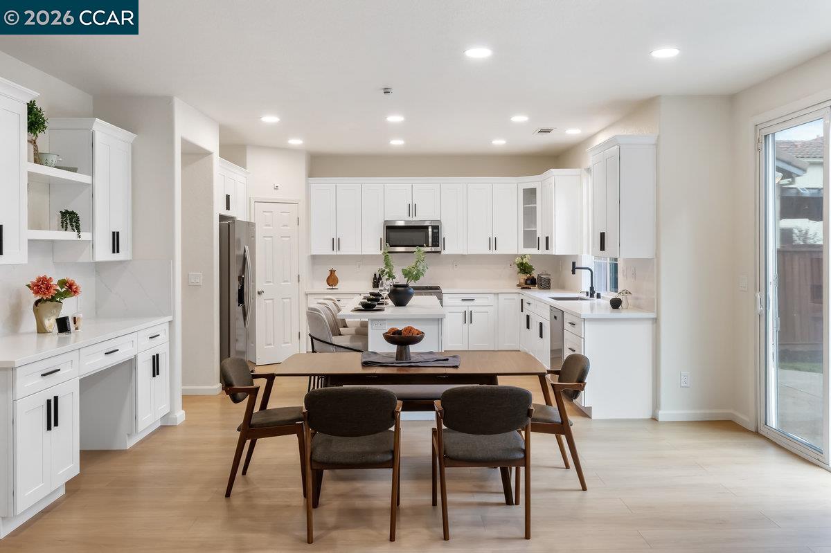 Detail Gallery Image 12 of 40 For 230 Wisteria Ln, Tracy,  CA 95377 - 4 Beds | 3 Baths