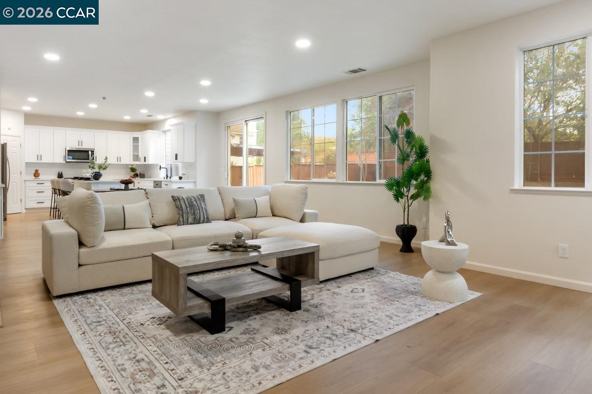 Detail Gallery Image 16 of 40 For 230 Wisteria Ln, Tracy,  CA 95377 - 4 Beds | 3 Baths