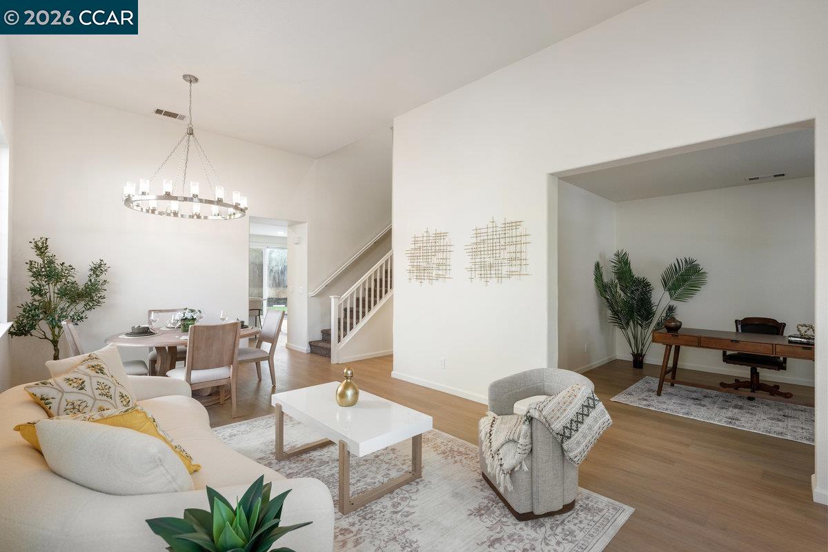 Detail Gallery Image 3 of 40 For 230 Wisteria Ln, Tracy,  CA 95377 - 4 Beds | 3 Baths