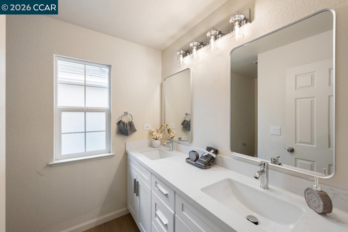 Detail Gallery Image 28 of 40 For 230 Wisteria Ln, Tracy,  CA 95377 - 4 Beds | 3 Baths