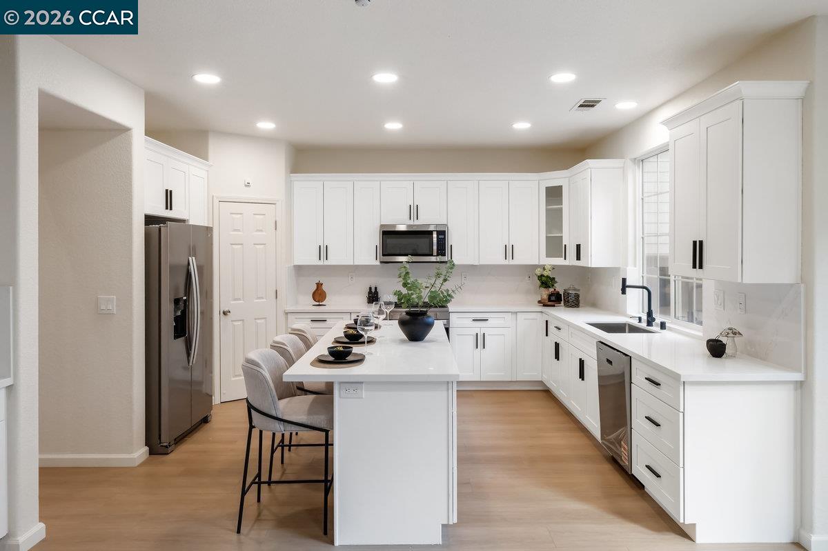 Detail Gallery Image 7 of 40 For 230 Wisteria Ln, Tracy,  CA 95377 - 4 Beds | 3 Baths