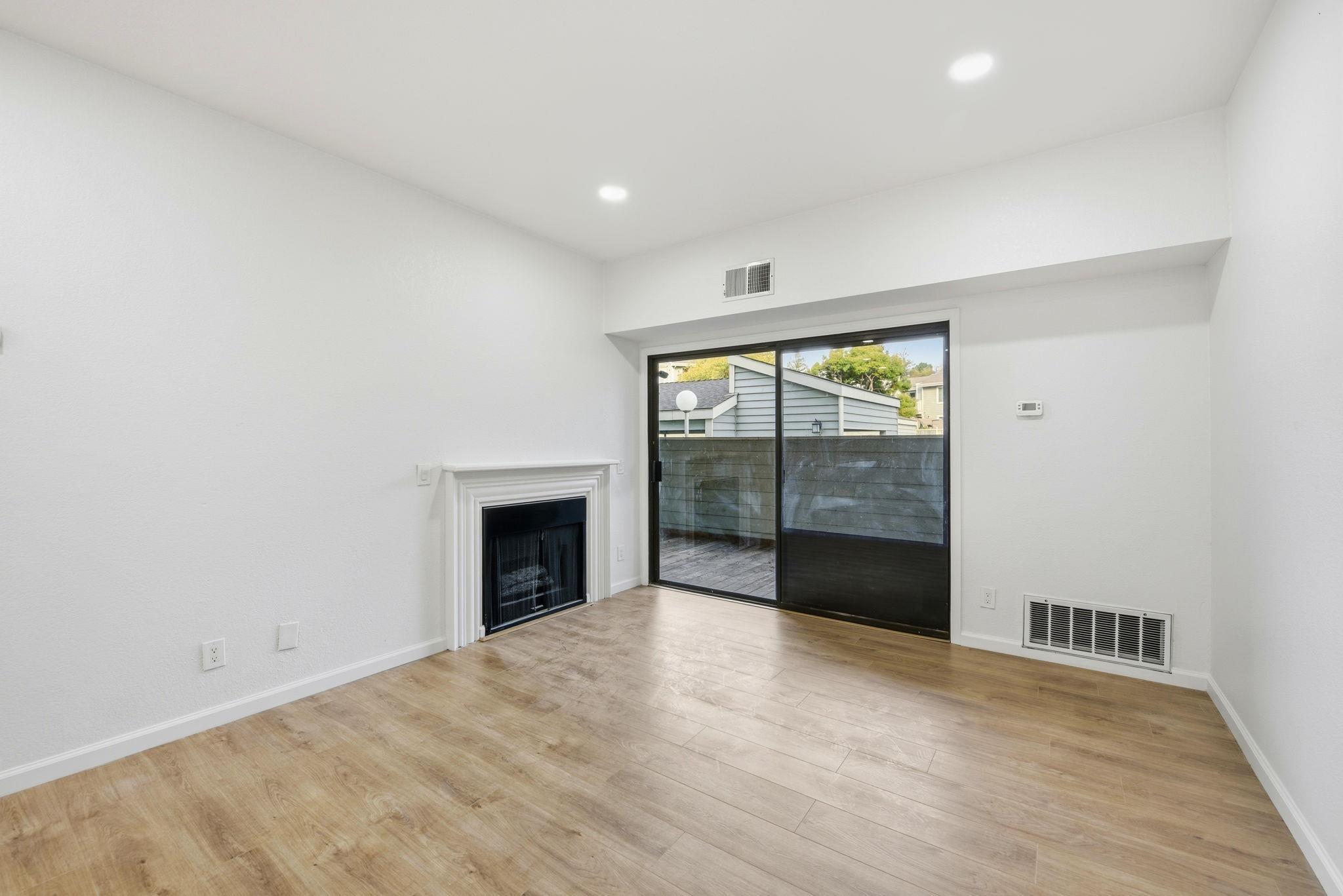 Photo #2: 41120624 Listing: Photo #2