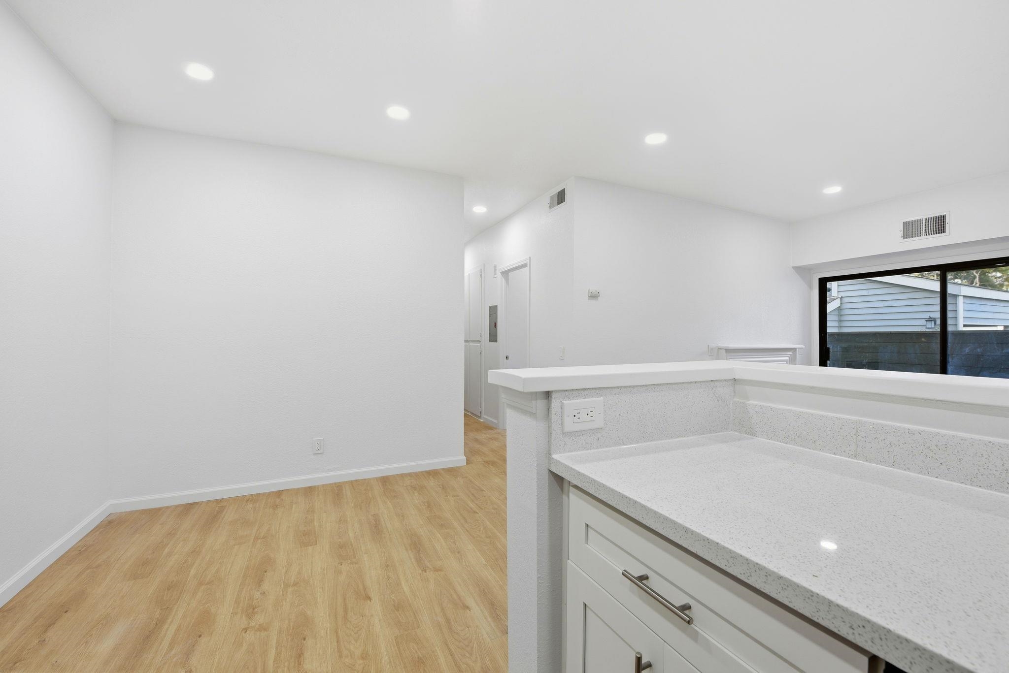 Photo #4: 41120624 Listing: Photo #4