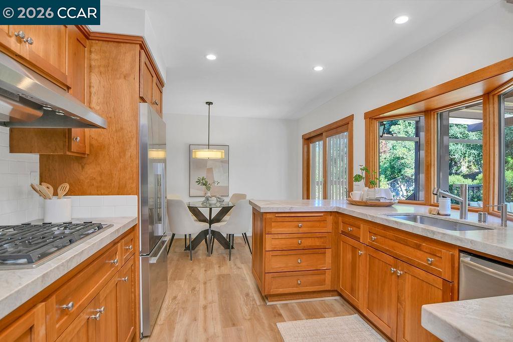 Detail Gallery Image 12 of 53 For 916 Calle Verde, Martinez,  CA 94553-5910 - 4 Beds | 3 Baths