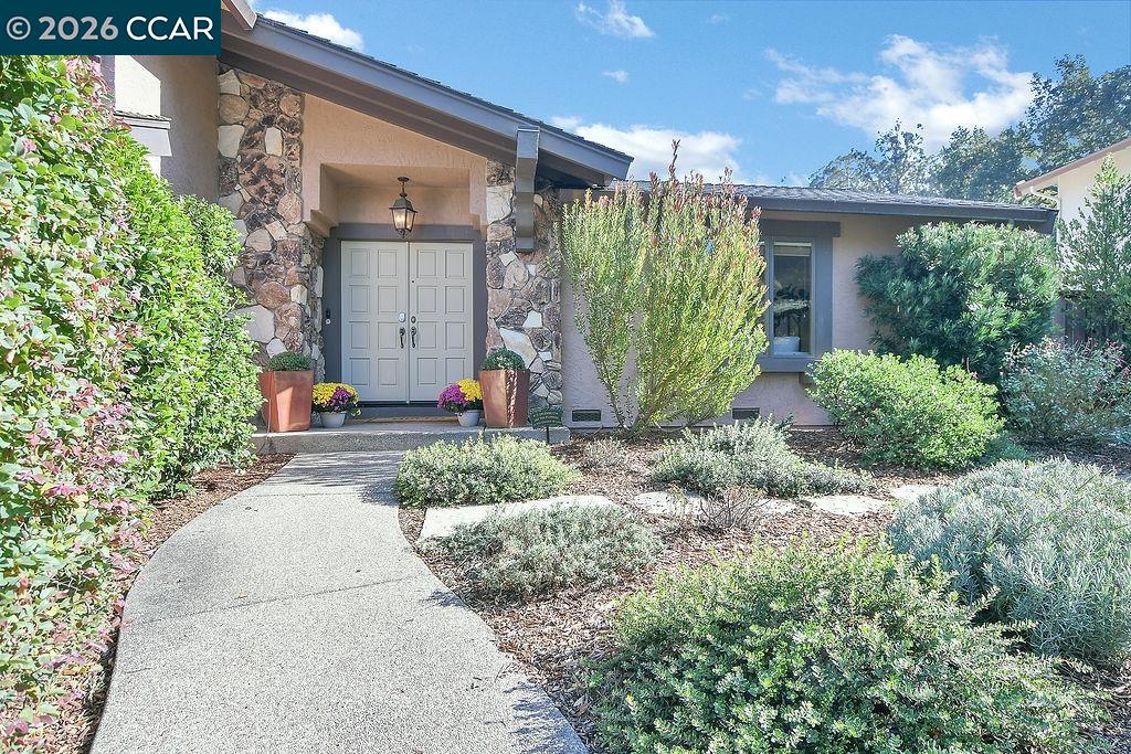 Detail Gallery Image 3 of 53 For 916 Calle Verde, Martinez,  CA 94553-5910 - 4 Beds | 3 Baths