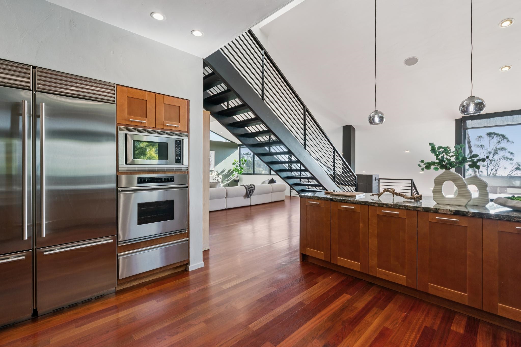 Detail Gallery Image 14 of 60 For 6353 Skyline Blvd, Oakland,  CA 94611 - 4 Beds | 3 Baths