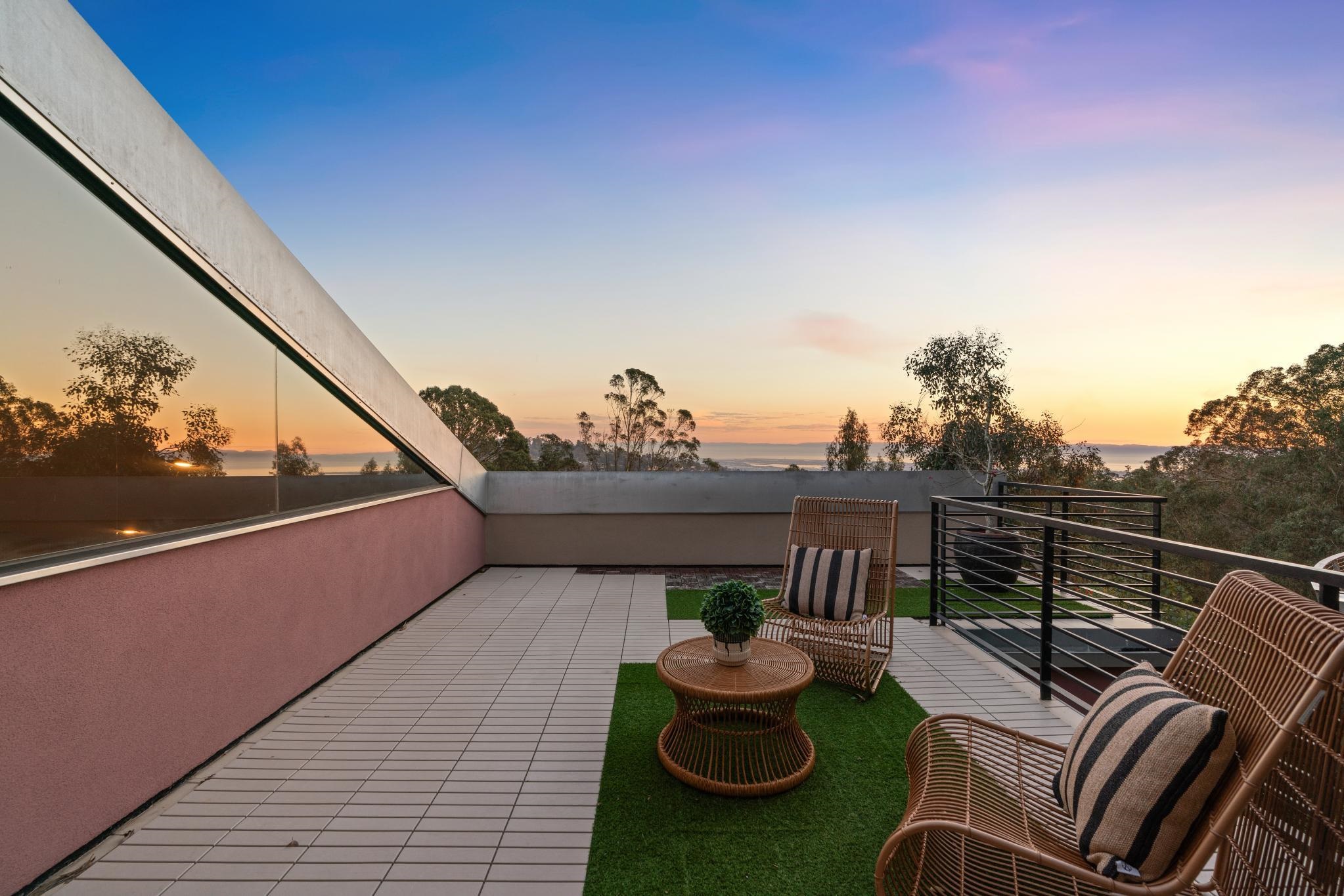 Detail Gallery Image 15 of 60 For 6353 Skyline Blvd, Oakland,  CA 94611 - 4 Beds | 3 Baths