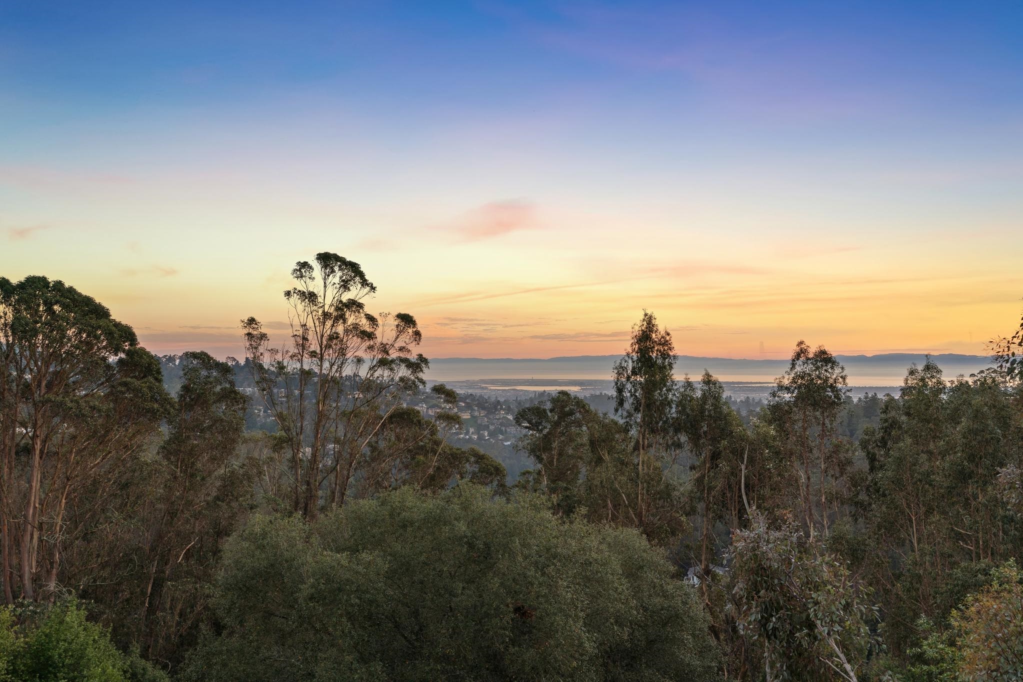 Detail Gallery Image 17 of 60 For 6353 Skyline Blvd, Oakland,  CA 94611 - 4 Beds | 3 Baths