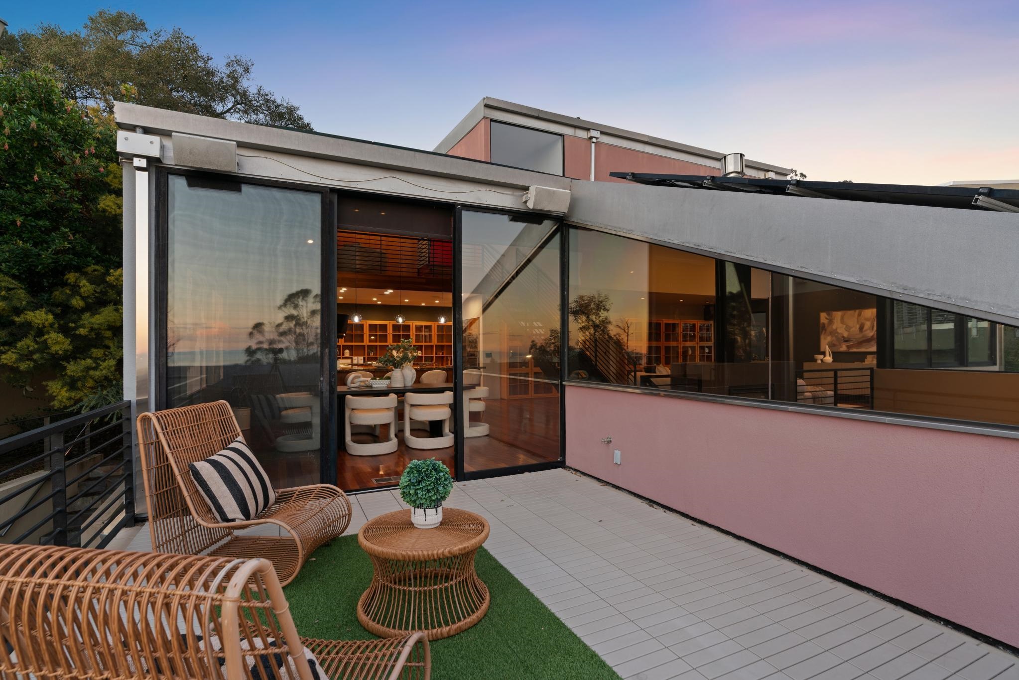 Detail Gallery Image 18 of 60 For 6353 Skyline Blvd, Oakland,  CA 94611 - 4 Beds | 3 Baths