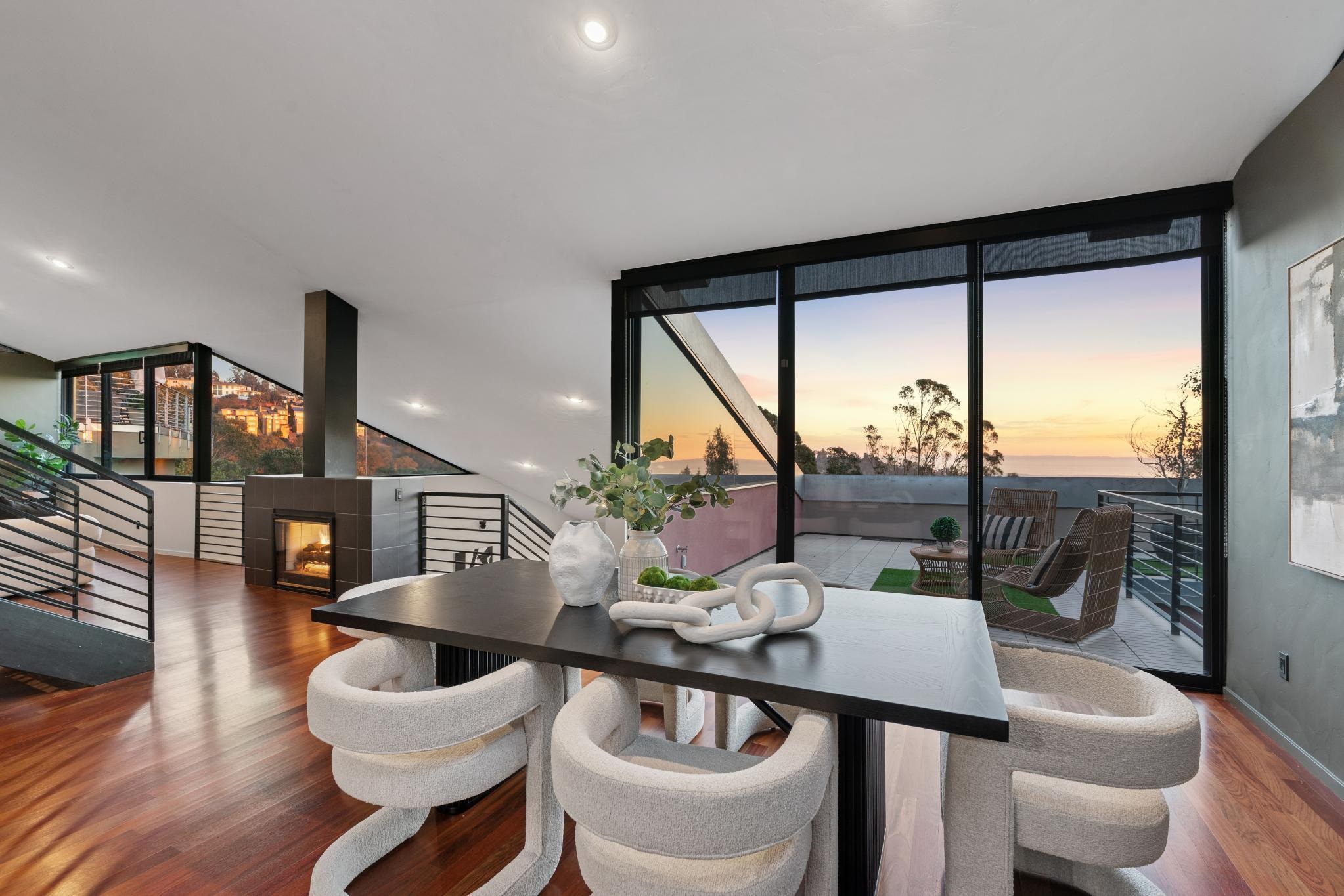 Detail Gallery Image 5 of 60 For 6353 Skyline Blvd, Oakland,  CA 94611 - 4 Beds | 3 Baths