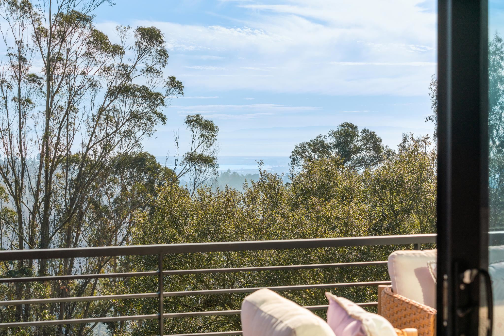 Detail Gallery Image 45 of 60 For 6353 Skyline Blvd, Oakland,  CA 94611 - 4 Beds | 3 Baths